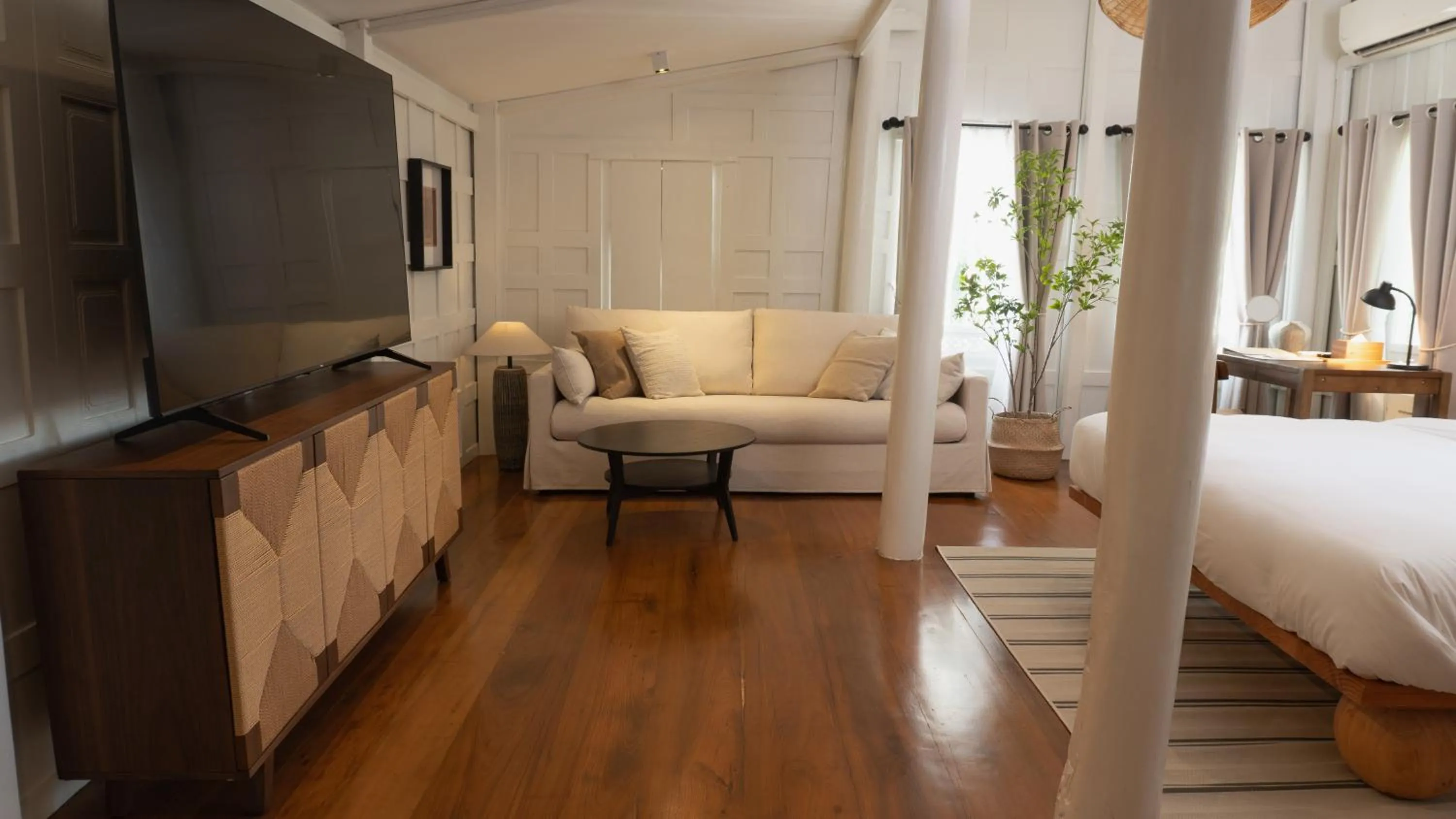 Property building, Bed in Busaba Ayutthaya Hotel