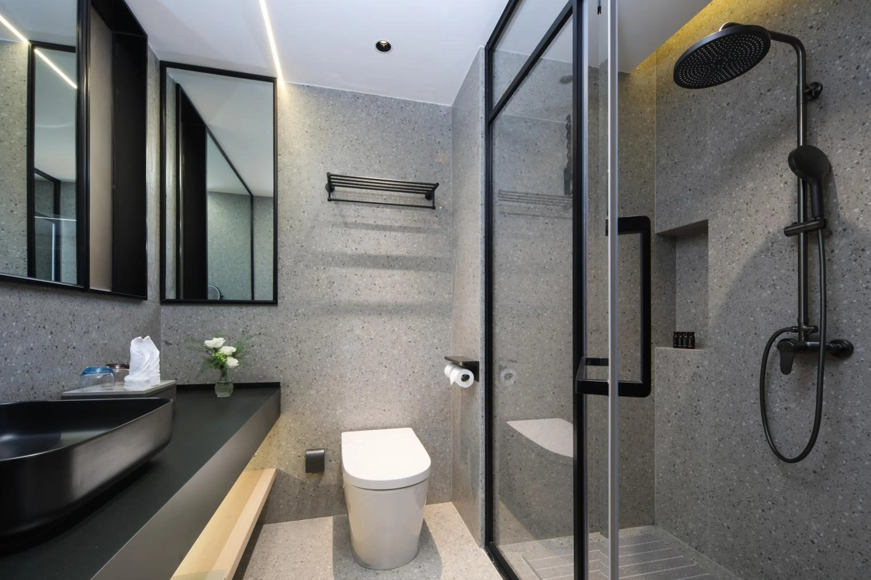 Toilet in Guilin Mingjiang Hotel