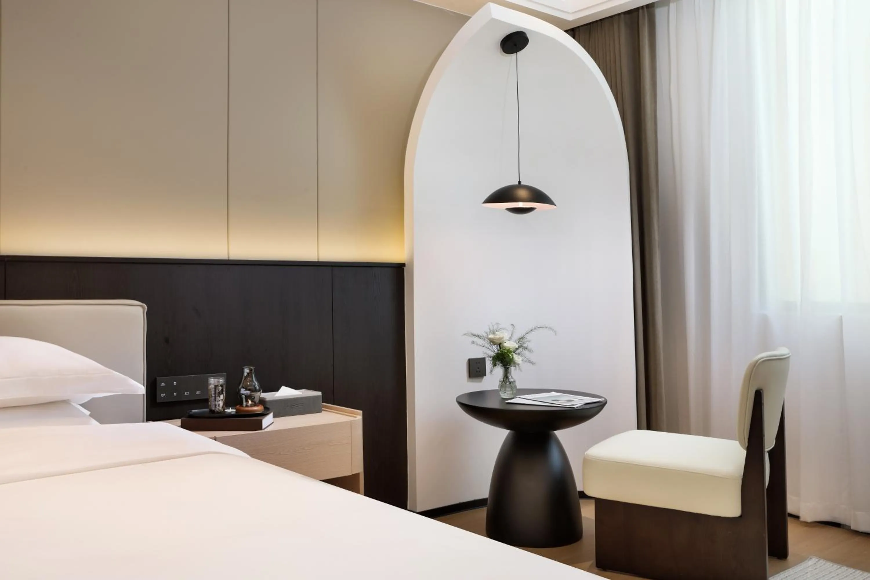 Bed in Guilin Mingjiang Hotel