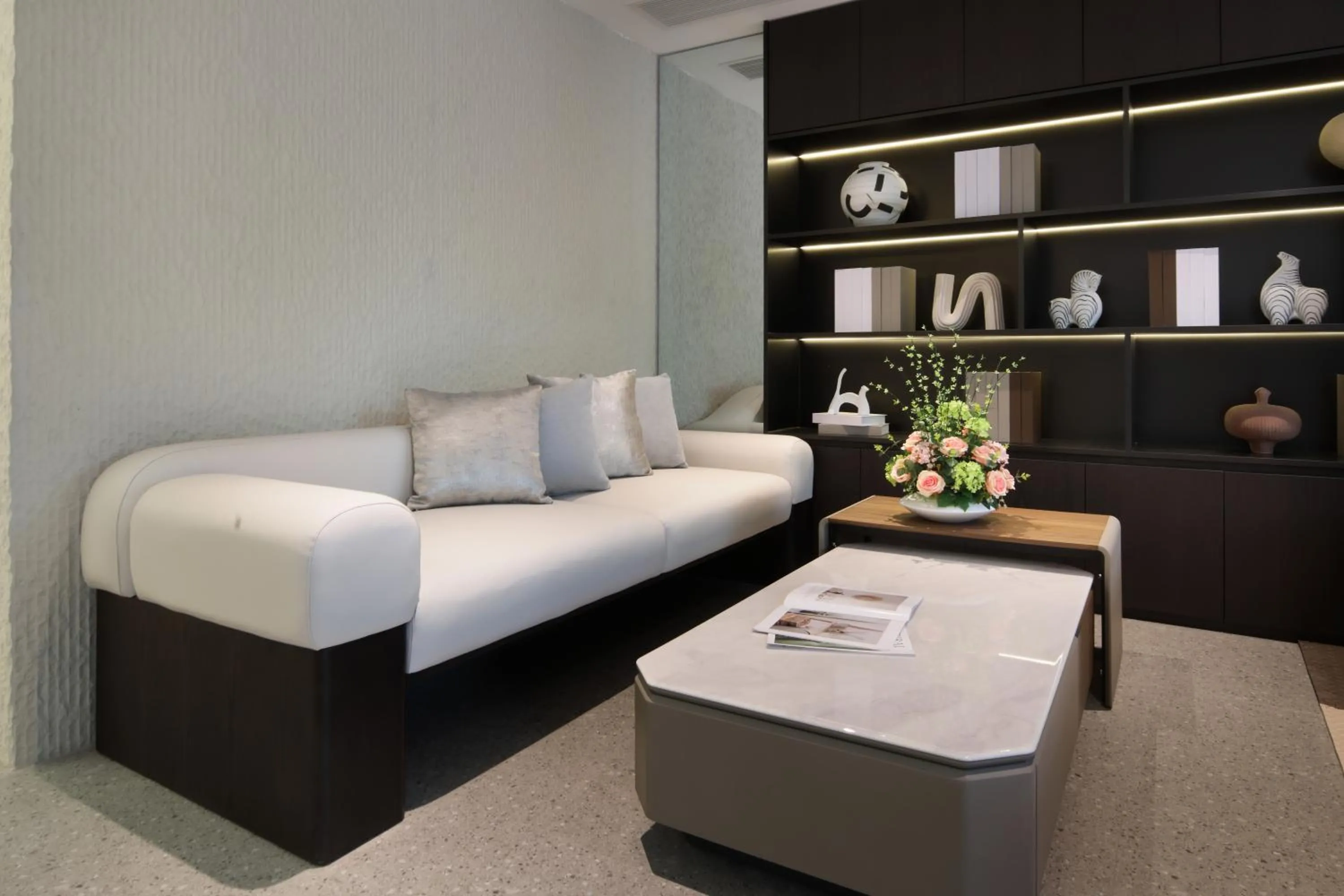 Bed in Guilin Mingjiang Hotel