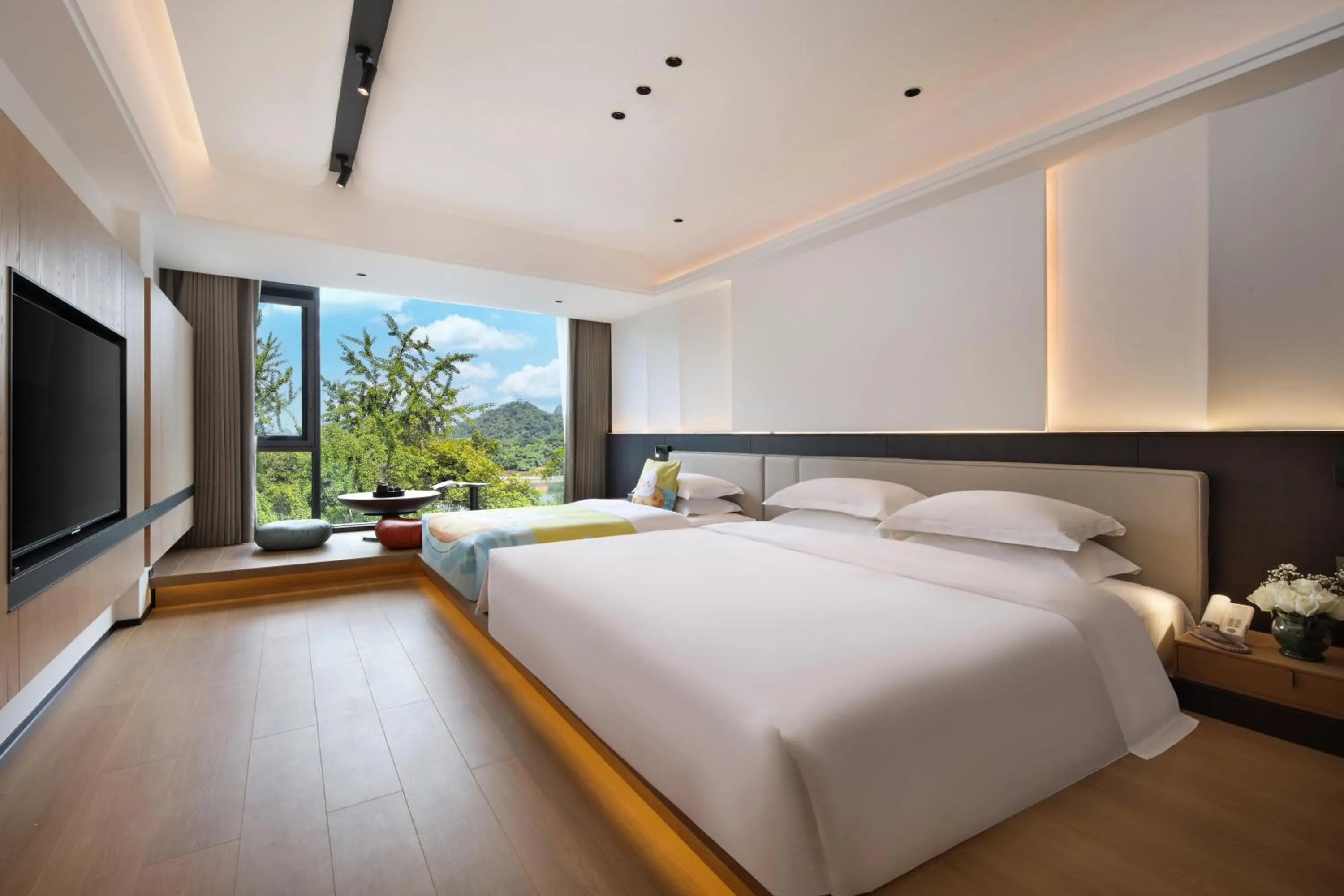 Bed in Guilin Mingjiang Hotel