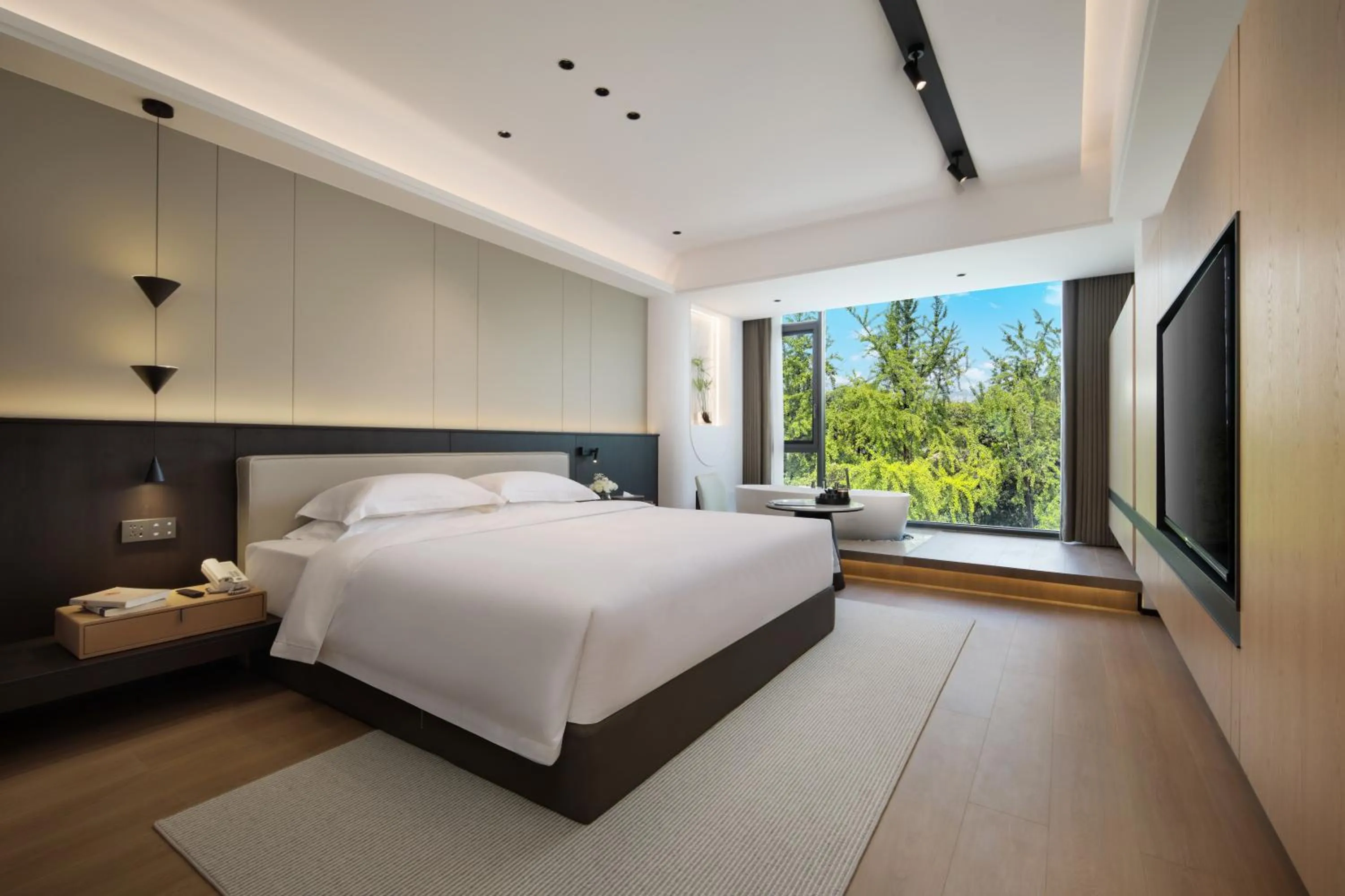 Bed in Guilin Mingjiang Hotel