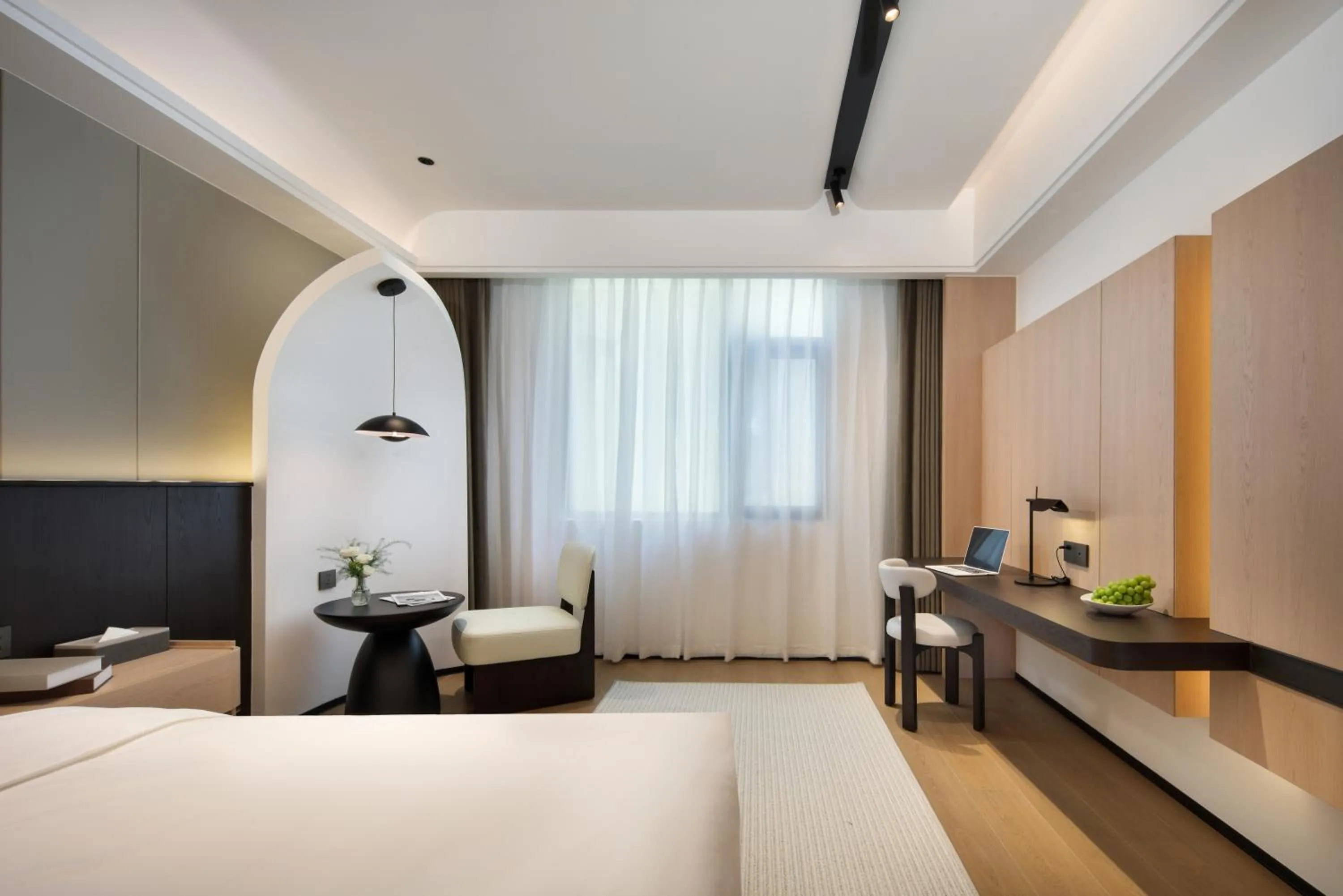 Bed in Guilin Mingjiang Hotel