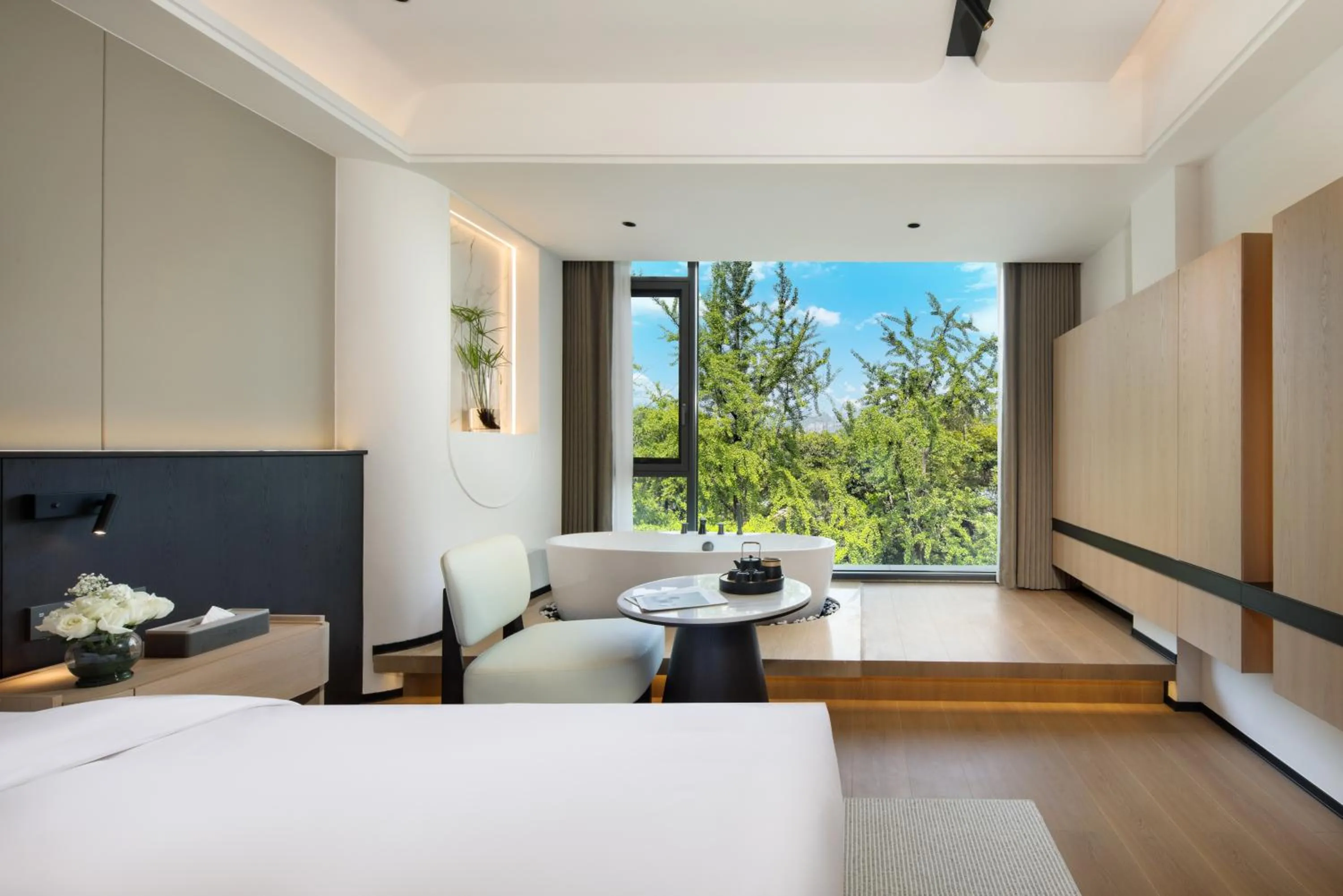 Bed in Guilin Mingjiang Hotel