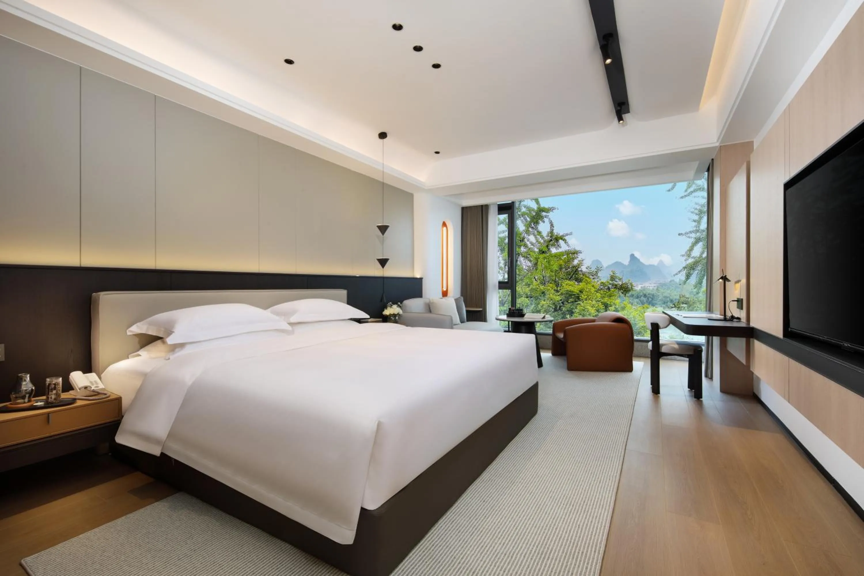 Bed in Guilin Mingjiang Hotel