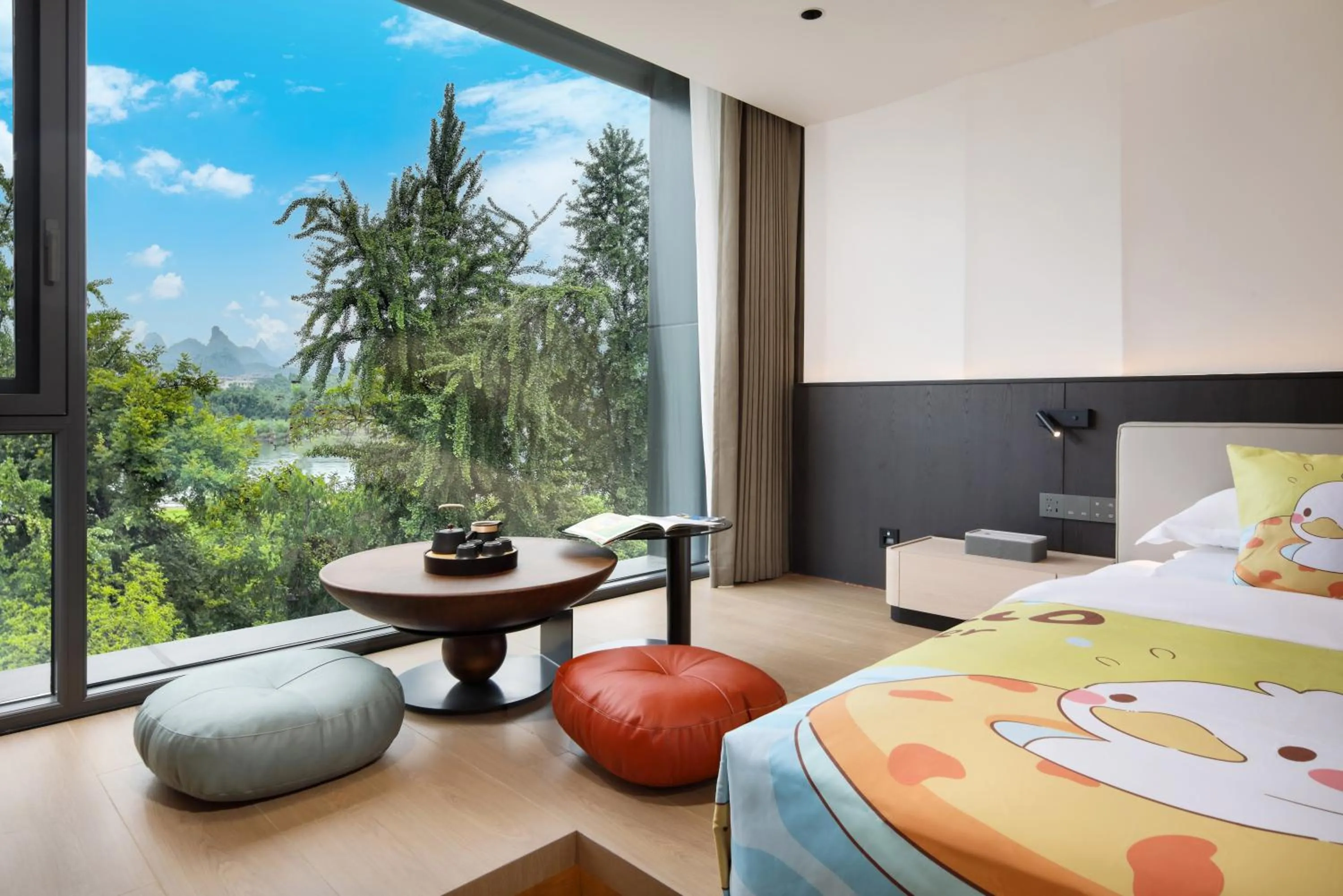 Bed in Guilin Mingjiang Hotel