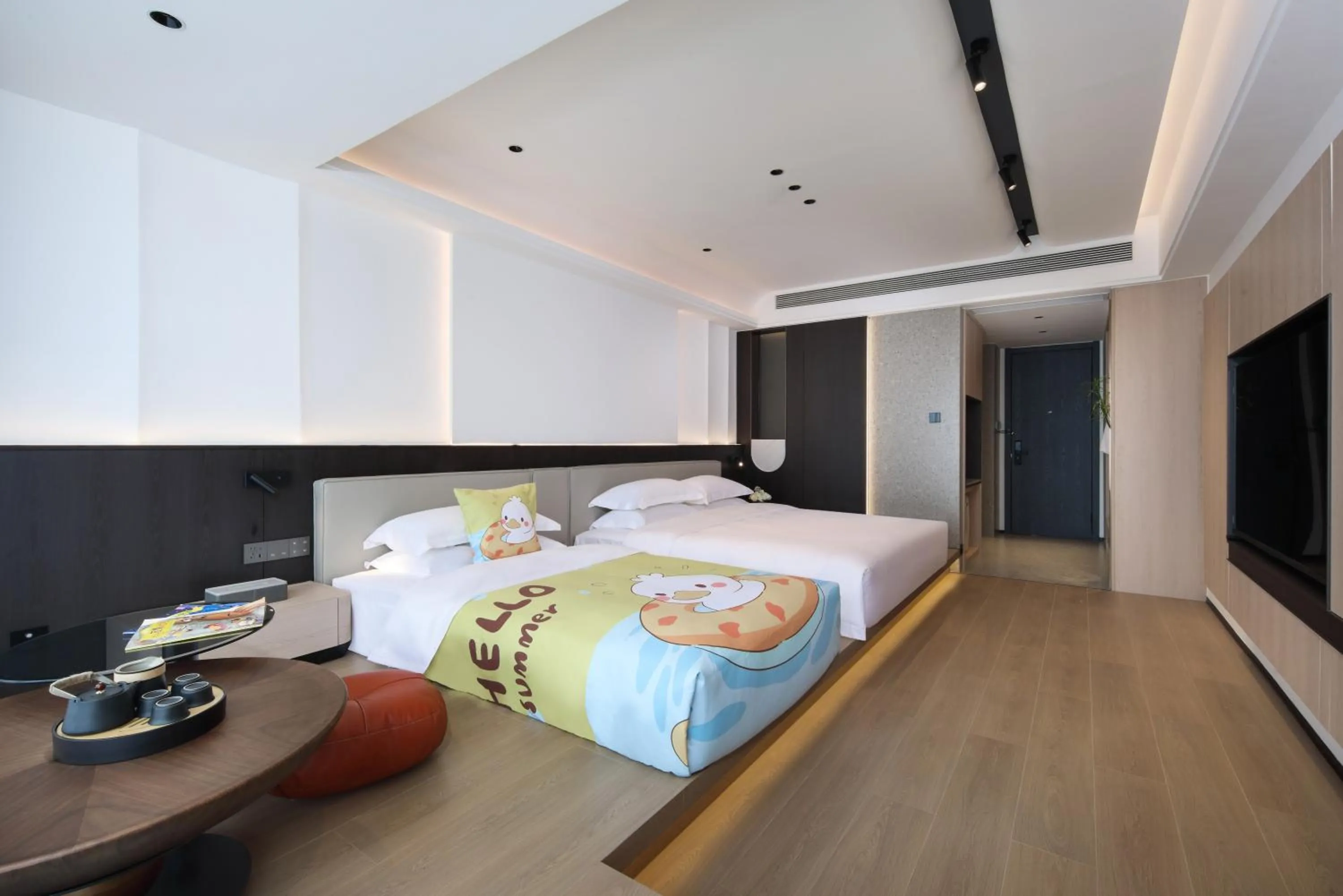 Bed in Guilin Mingjiang Hotel