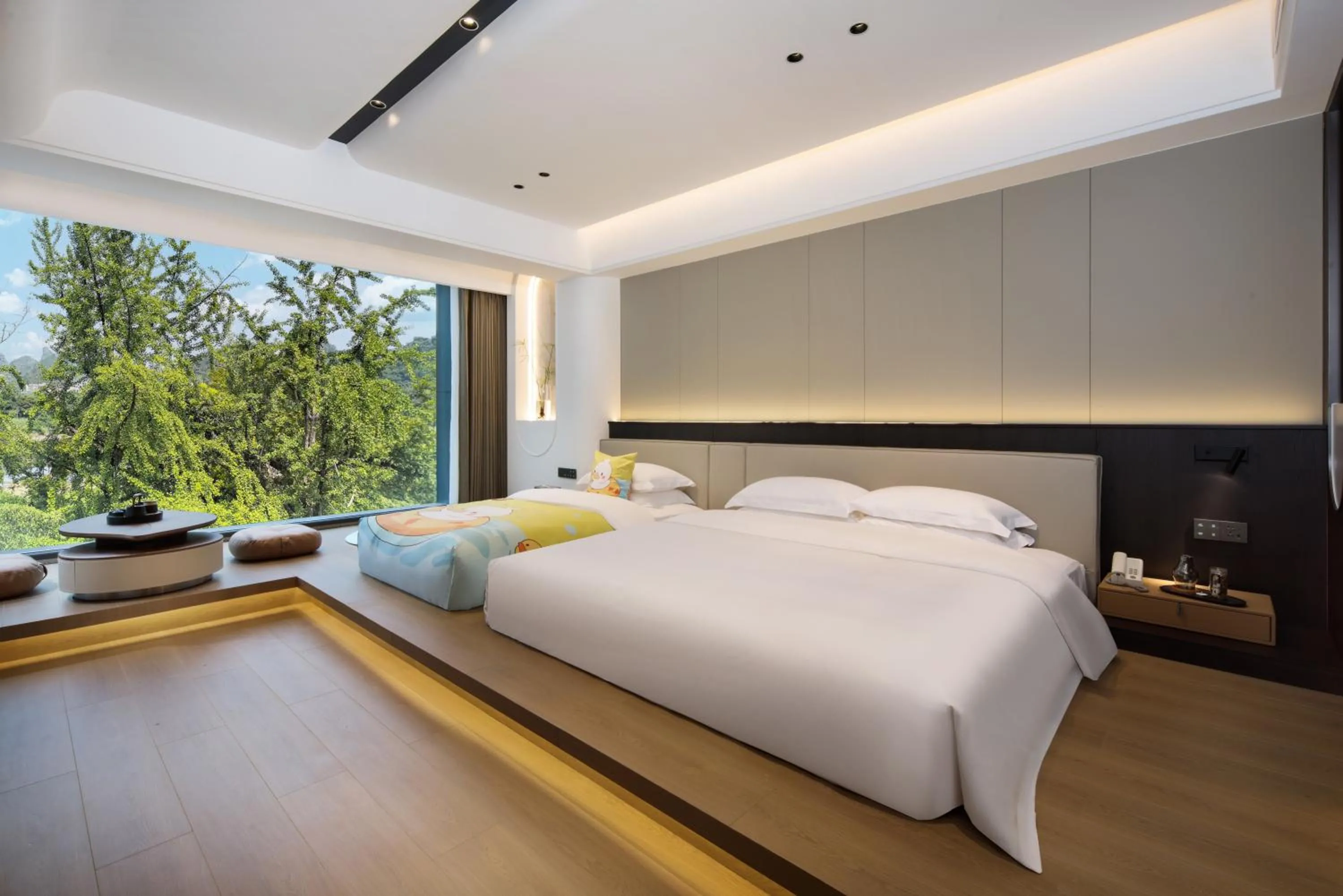 Bed in Guilin Mingjiang Hotel