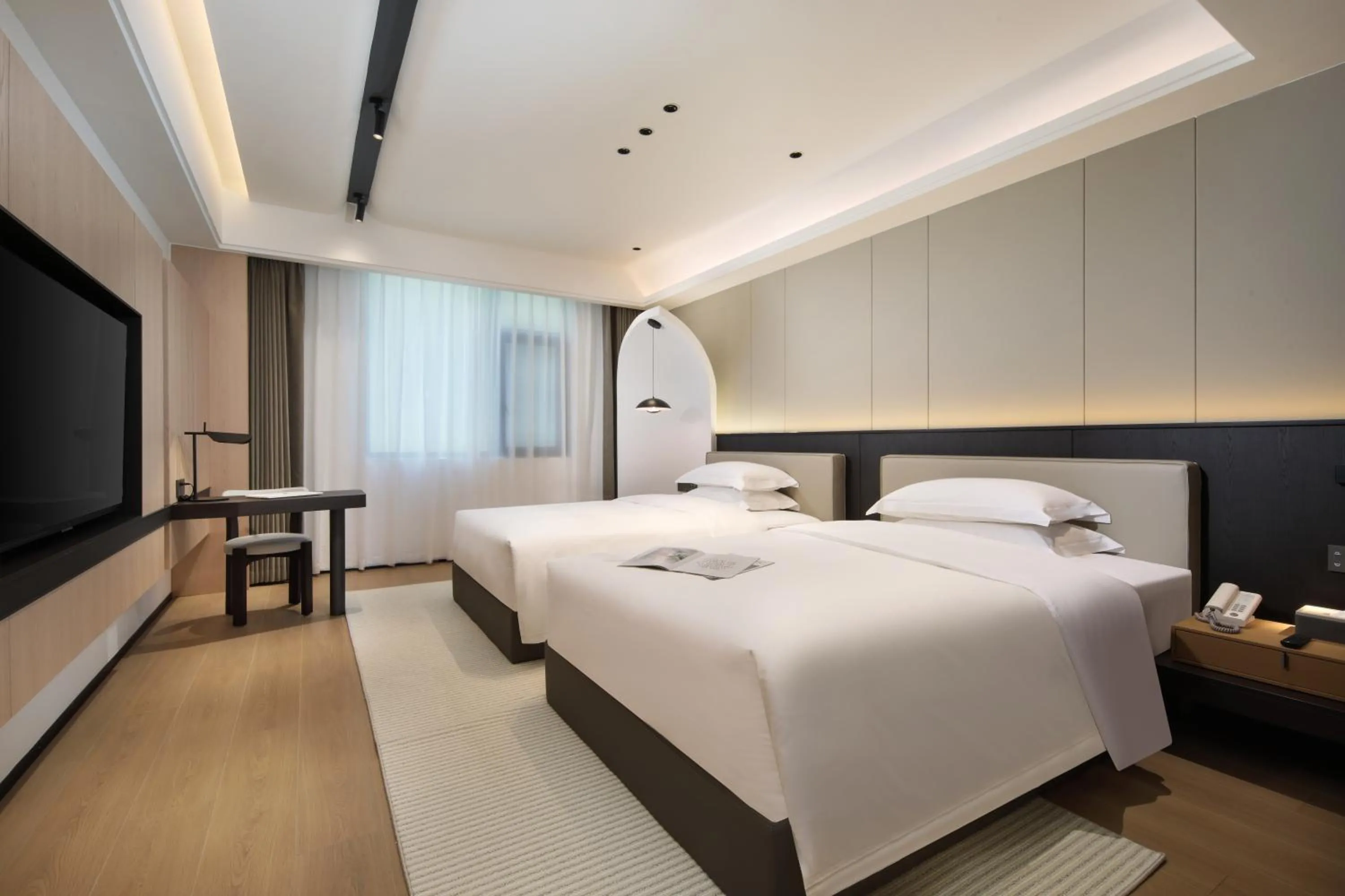 Bed in Guilin Mingjiang Hotel