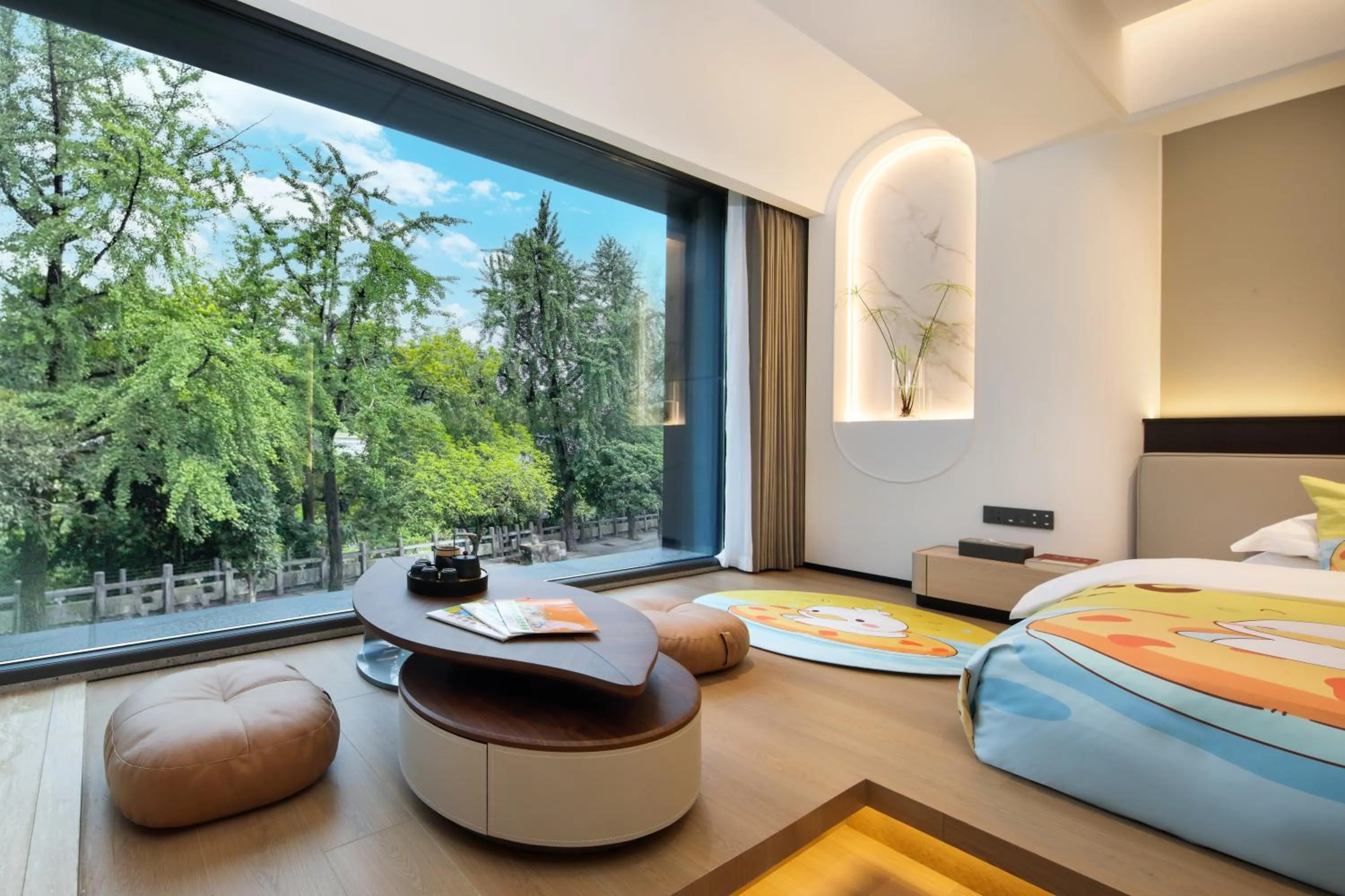 Bed in Guilin Mingjiang Hotel