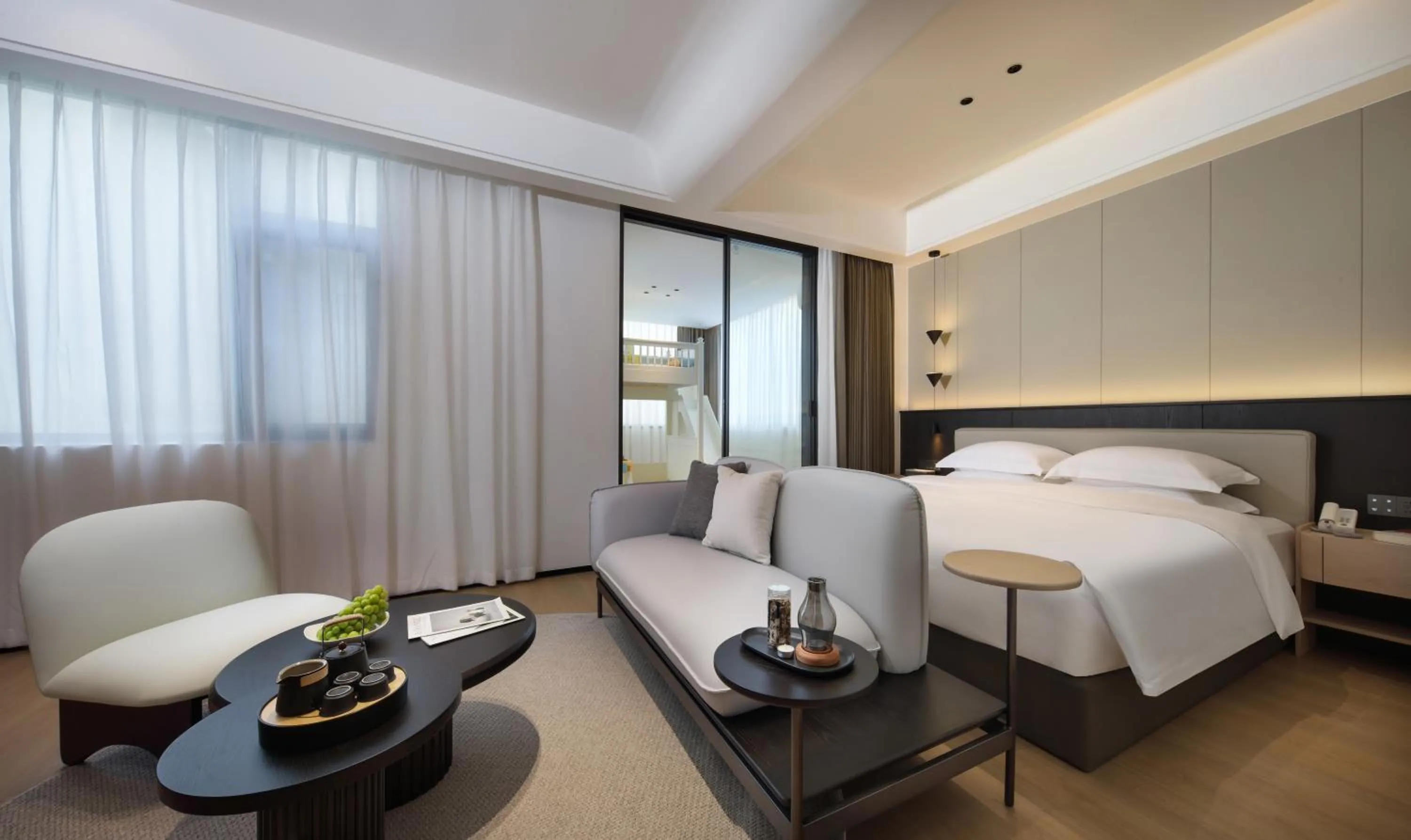 Bed in Guilin Mingjiang Hotel