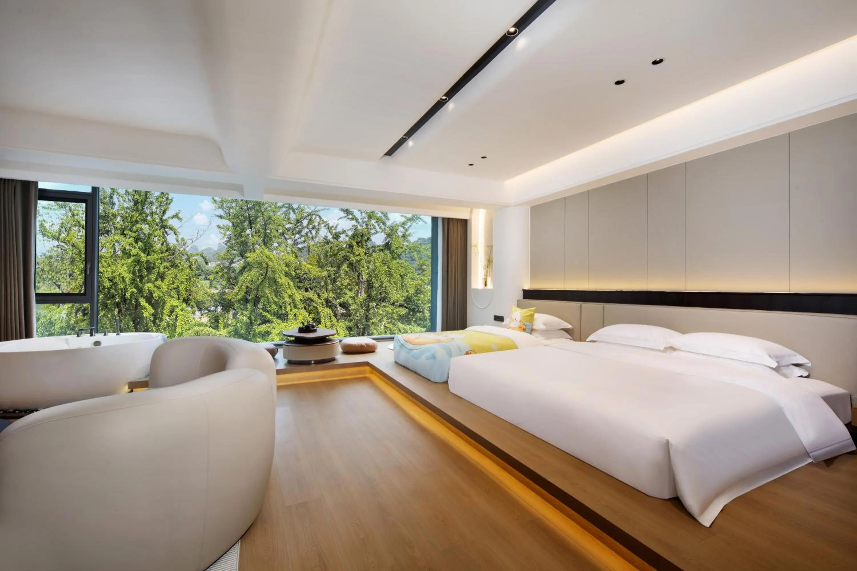 Bed in Guilin Mingjiang Hotel