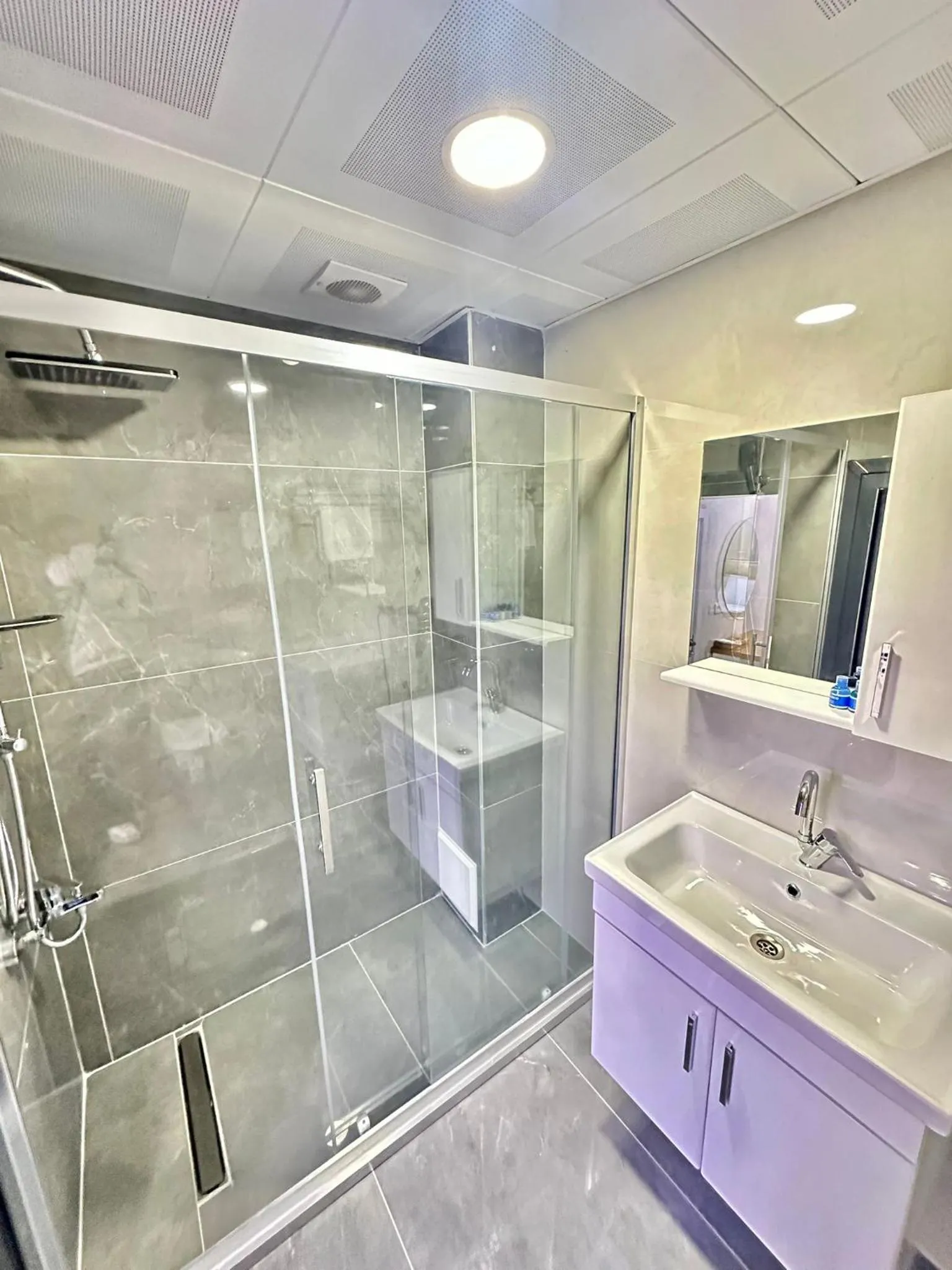 Shower in Hagia Sophia Palace Hotel