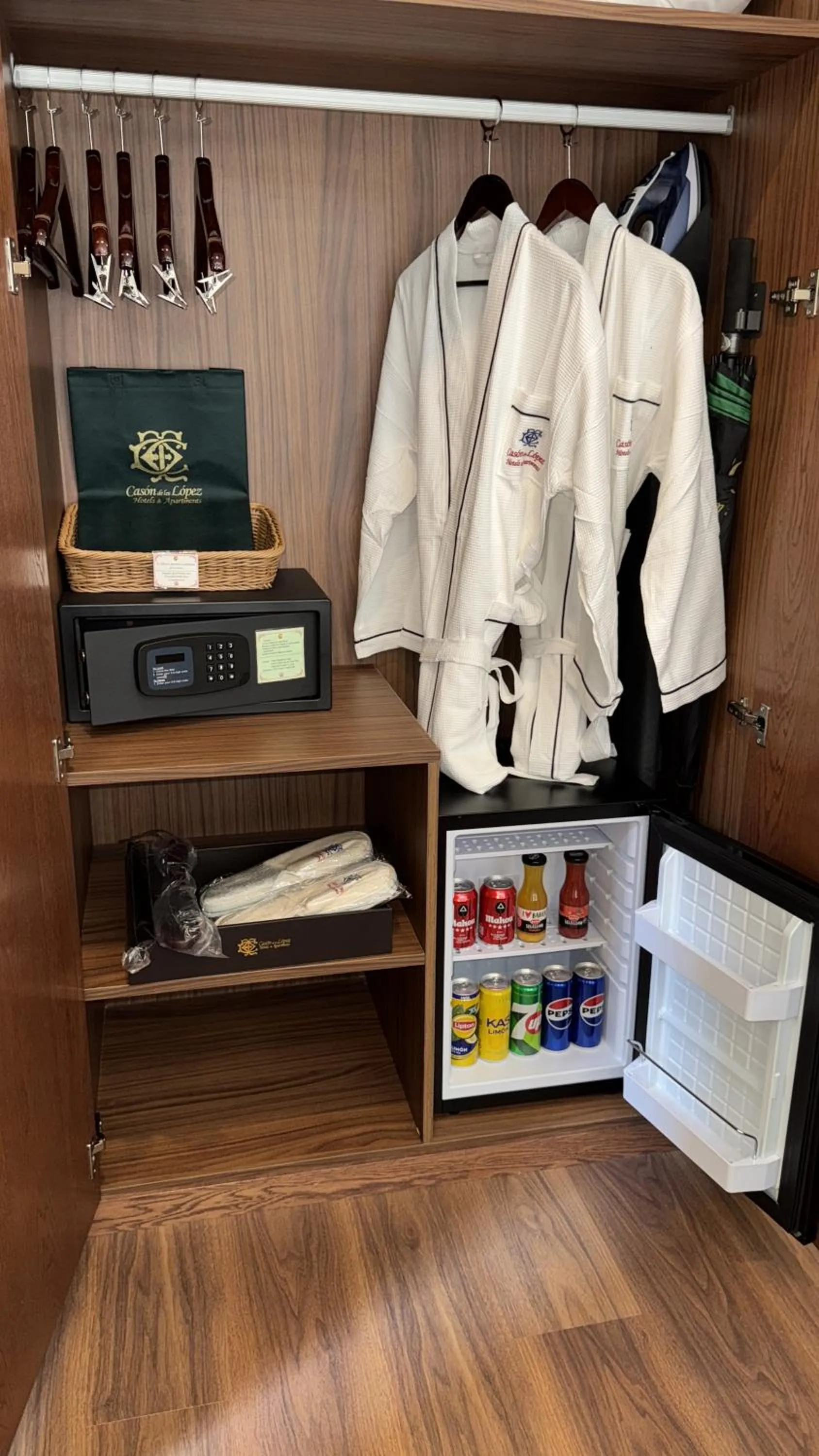 minibar in Hotel Boutique Casón De Los López