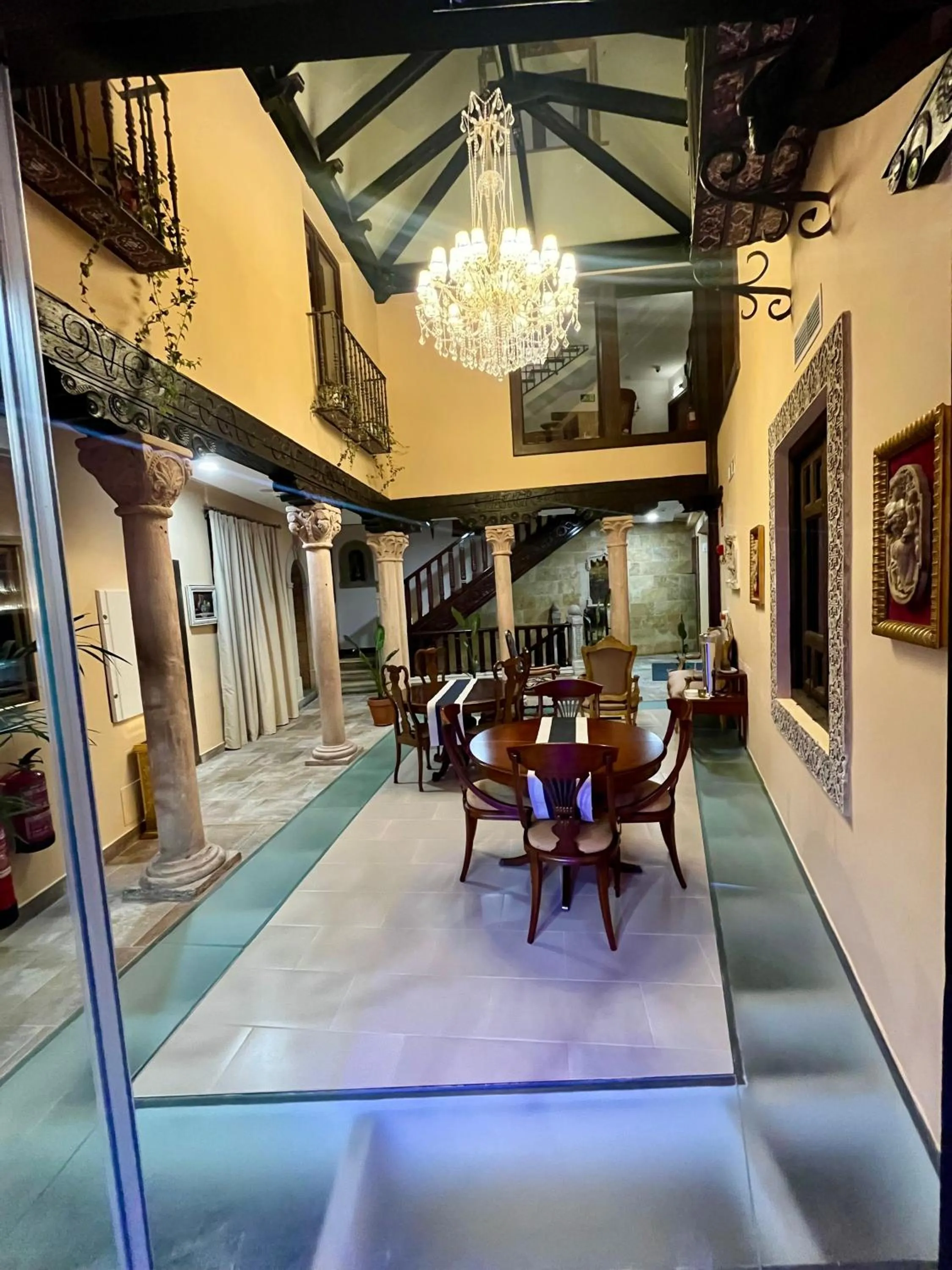 Restaurant/places to eat in Hotel Boutique Casón De Los López