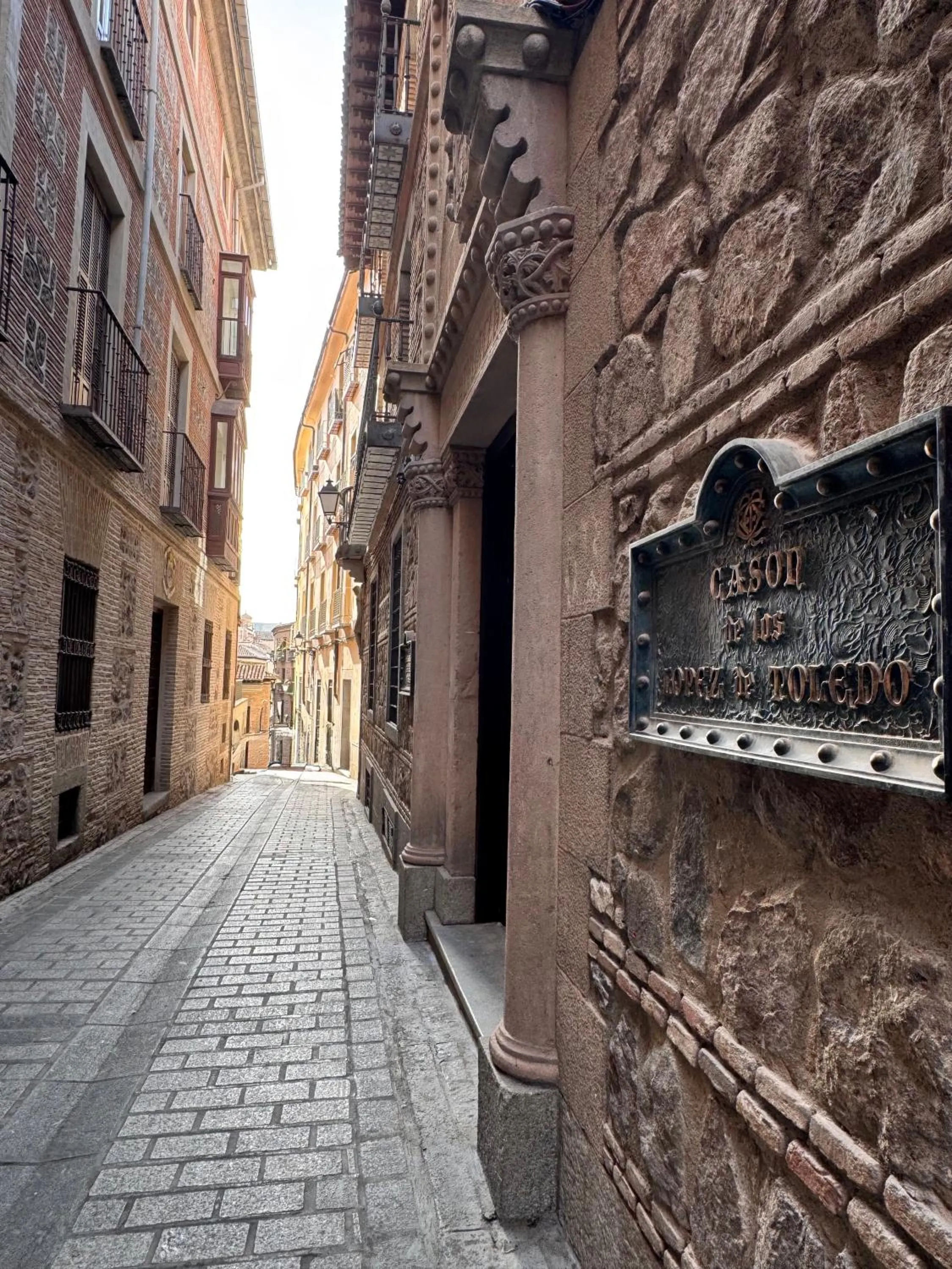 Property building in Hotel Boutique Casón De Los López