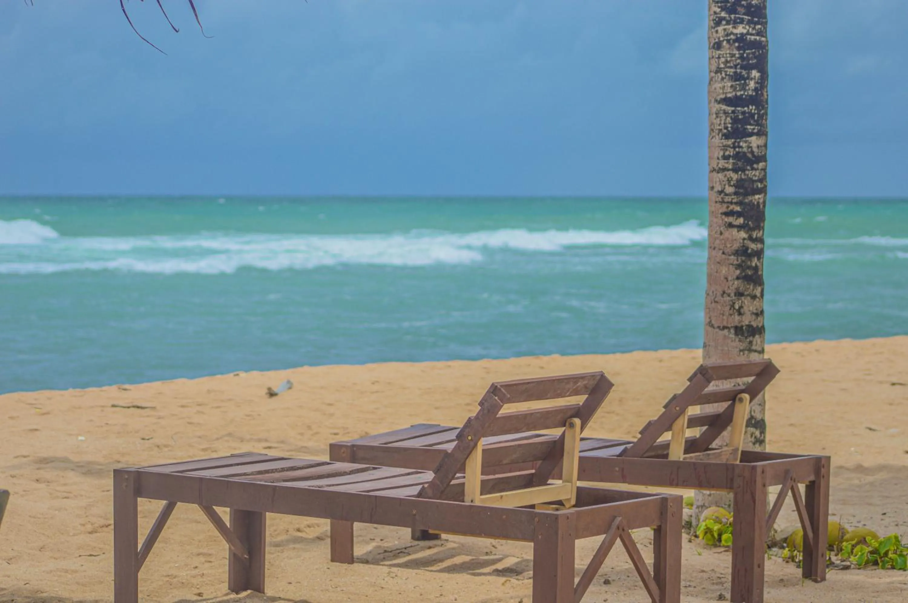 Beach in Blue Water Paradise Akurala