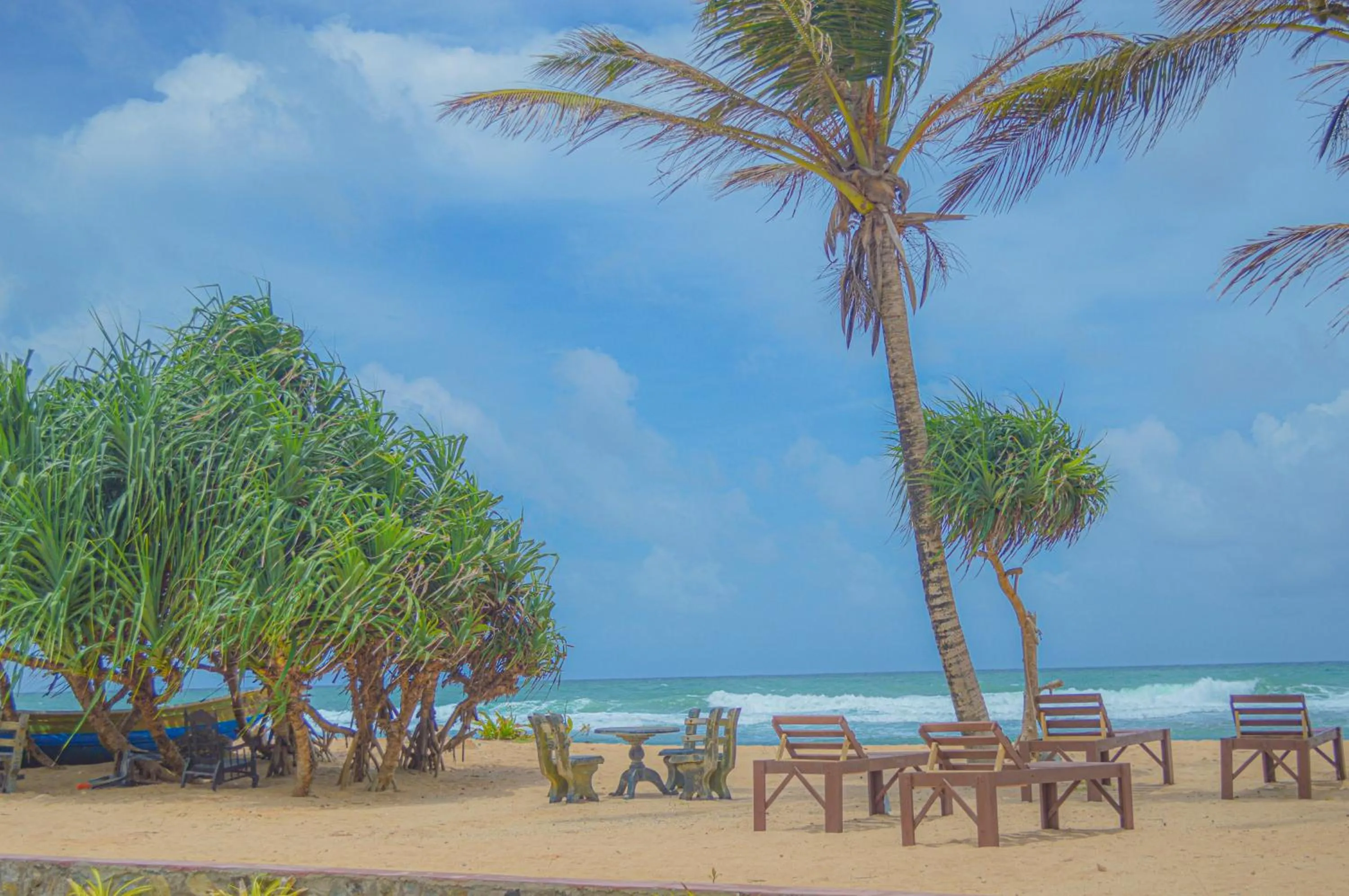 Beach in Blue Water Paradise Akurala