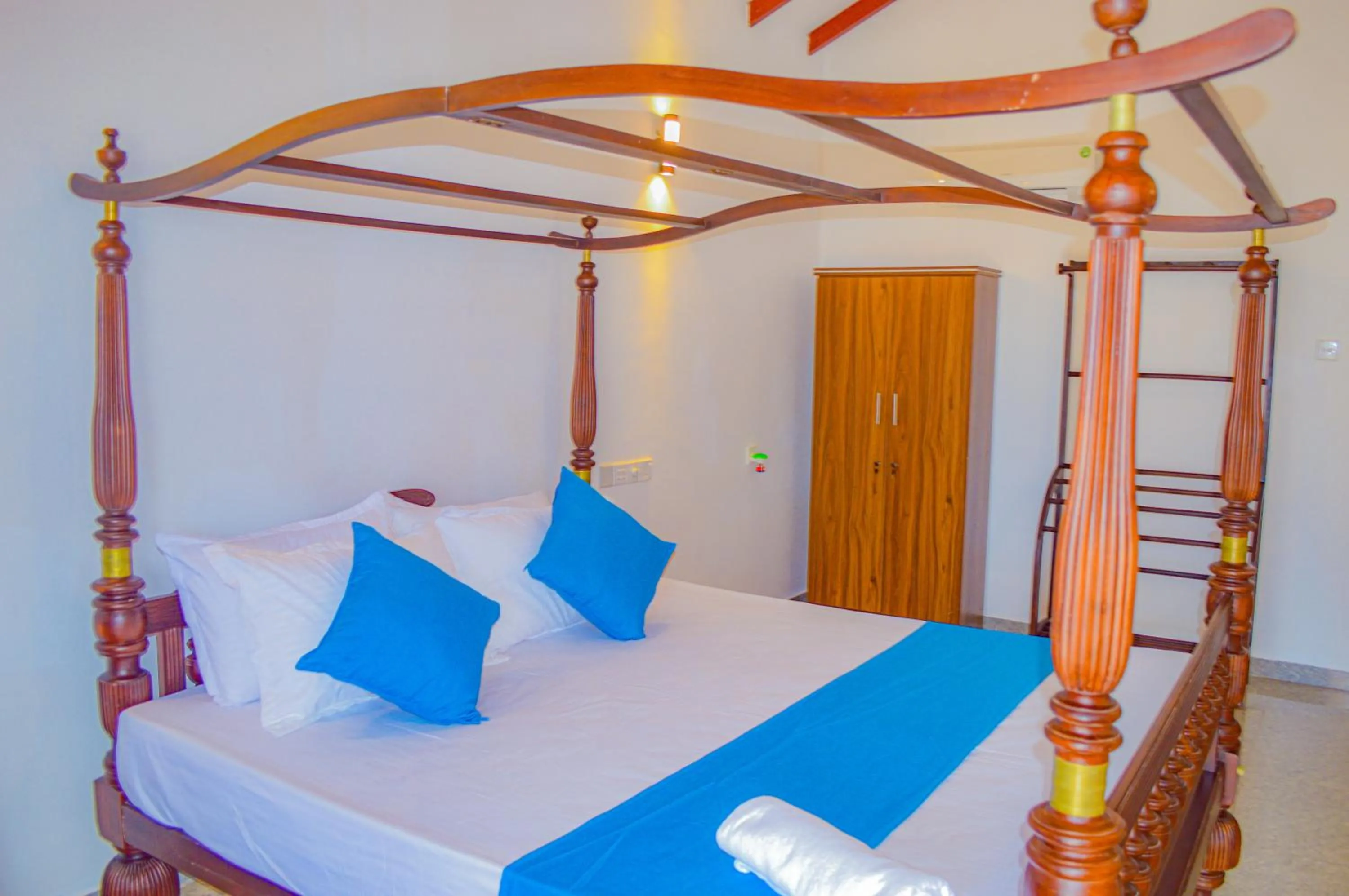 Bed in Blue Water Paradise Akurala
