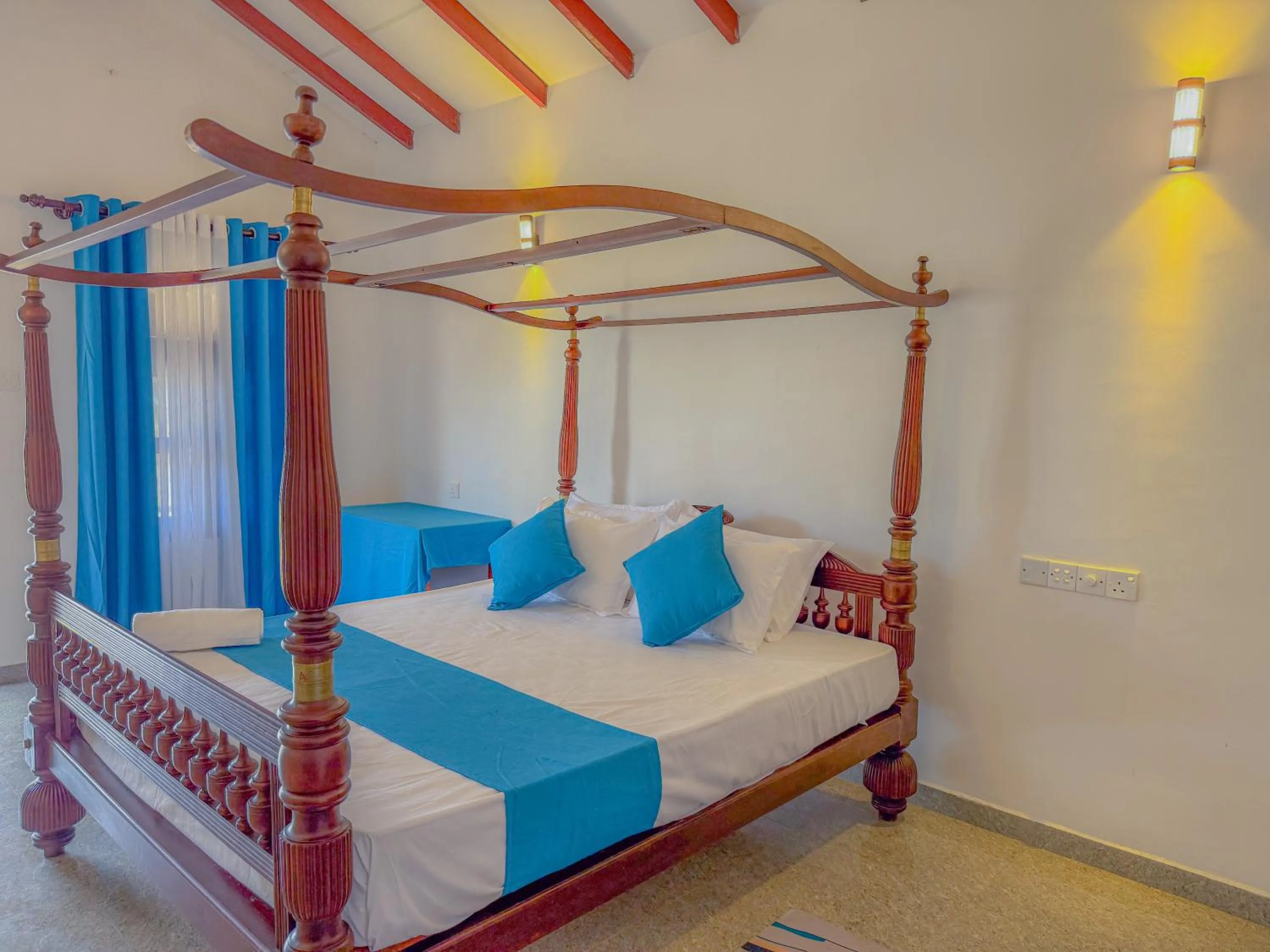 Photo of the whole room, Bed in Blue Water Paradise Akurala