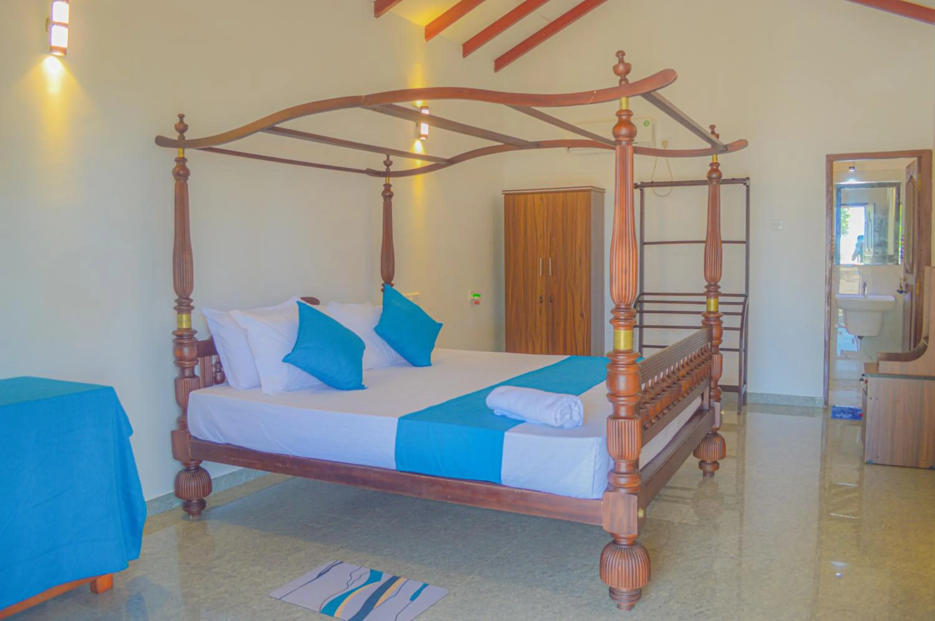 Photo of the whole room, Bed in Blue Water Paradise Akurala