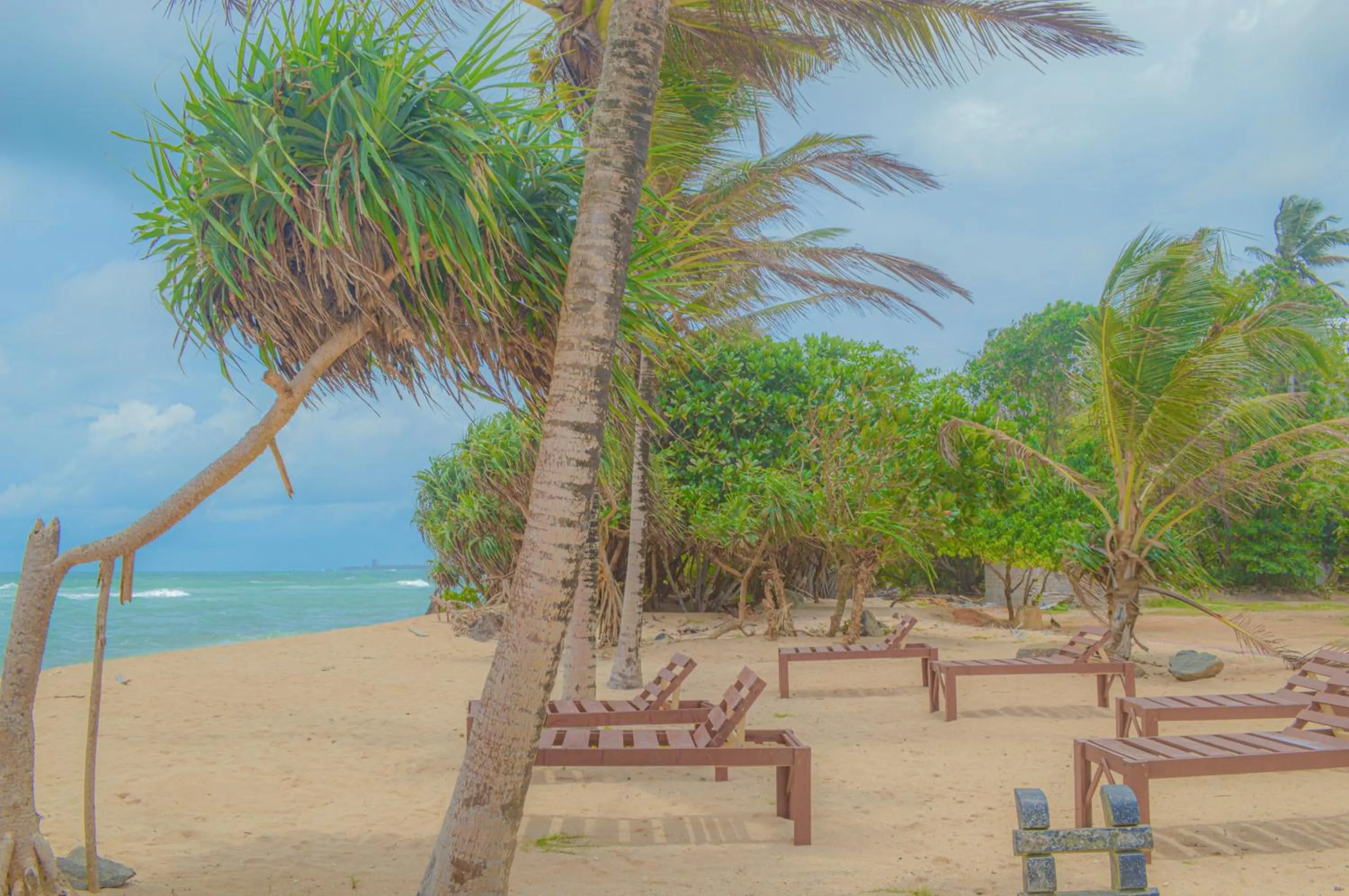 Beach in Blue Water Paradise Akurala
