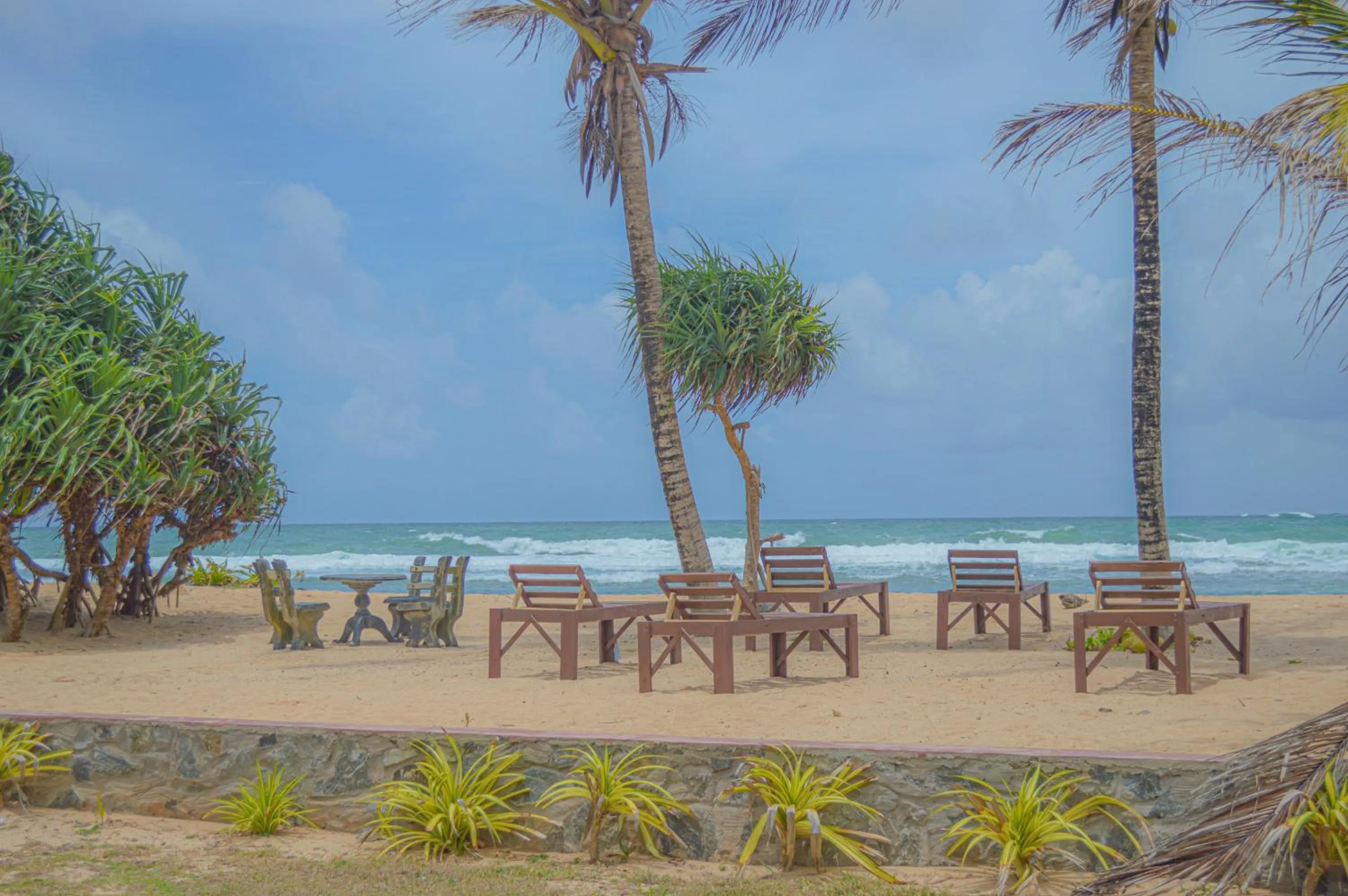 Beach in Blue Water Paradise Akurala