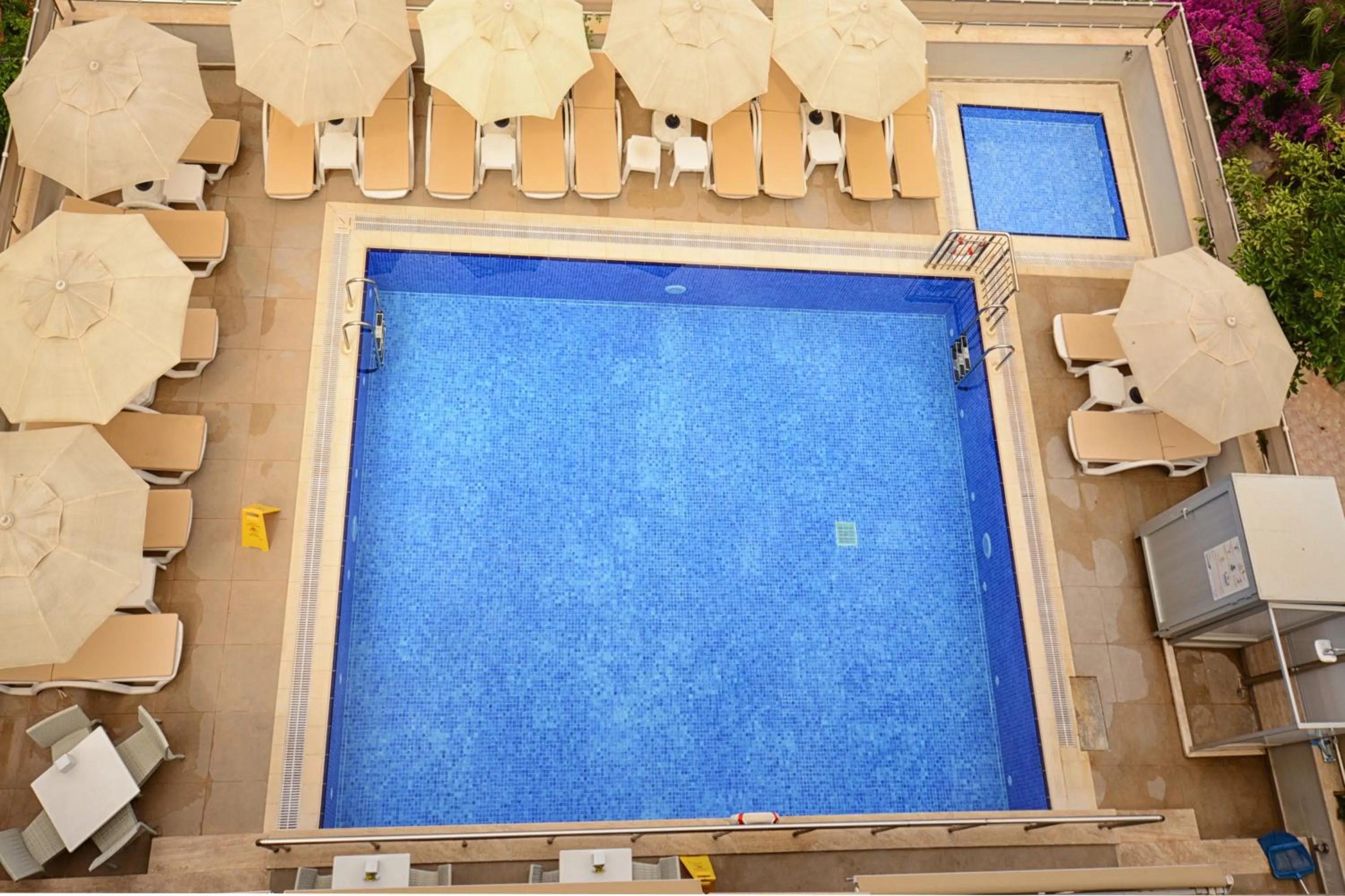 Pool view in City Hotel Marmaris