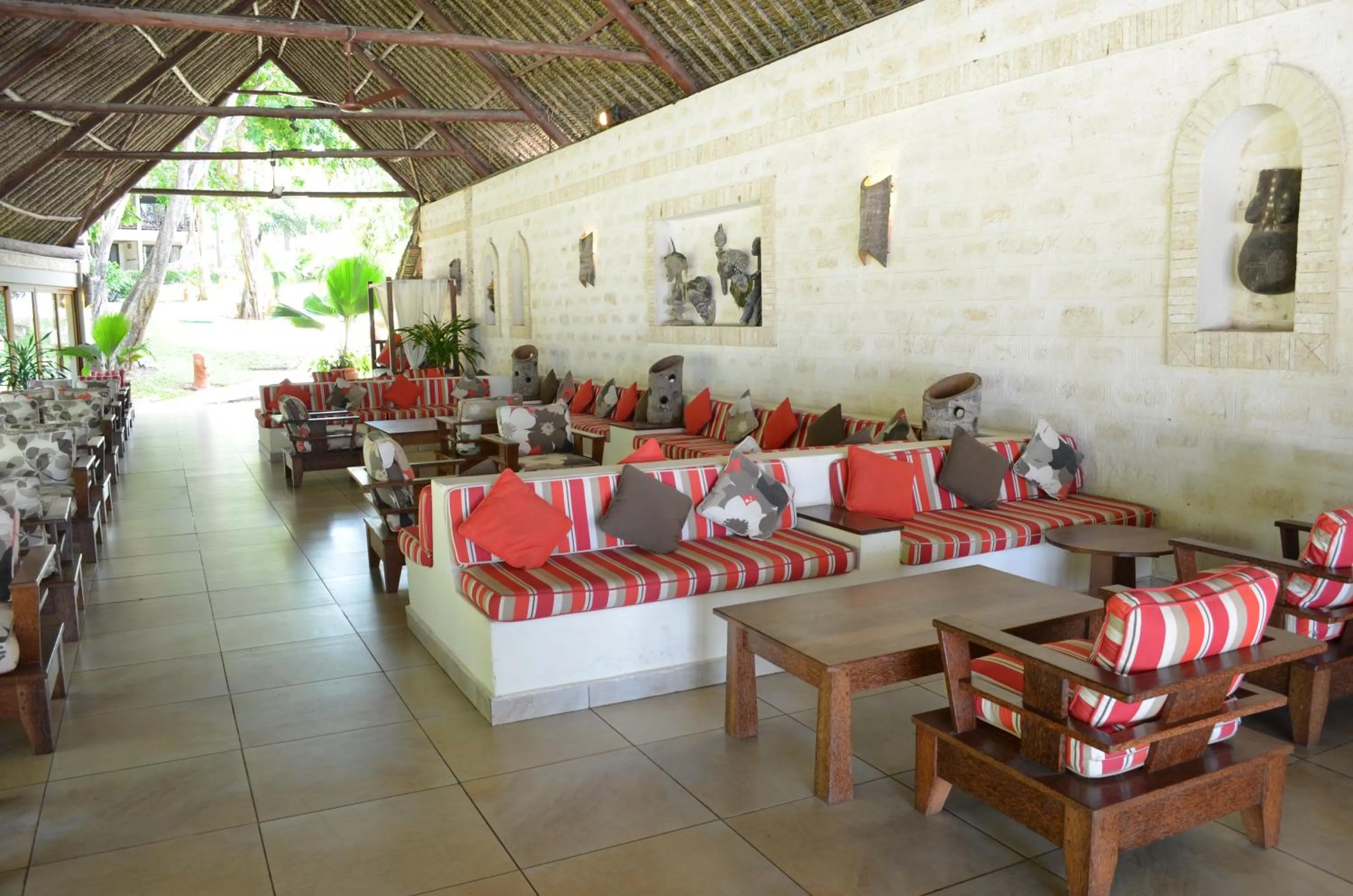 Communal lounge/ TV room in Baobab Beach Resort & Spa