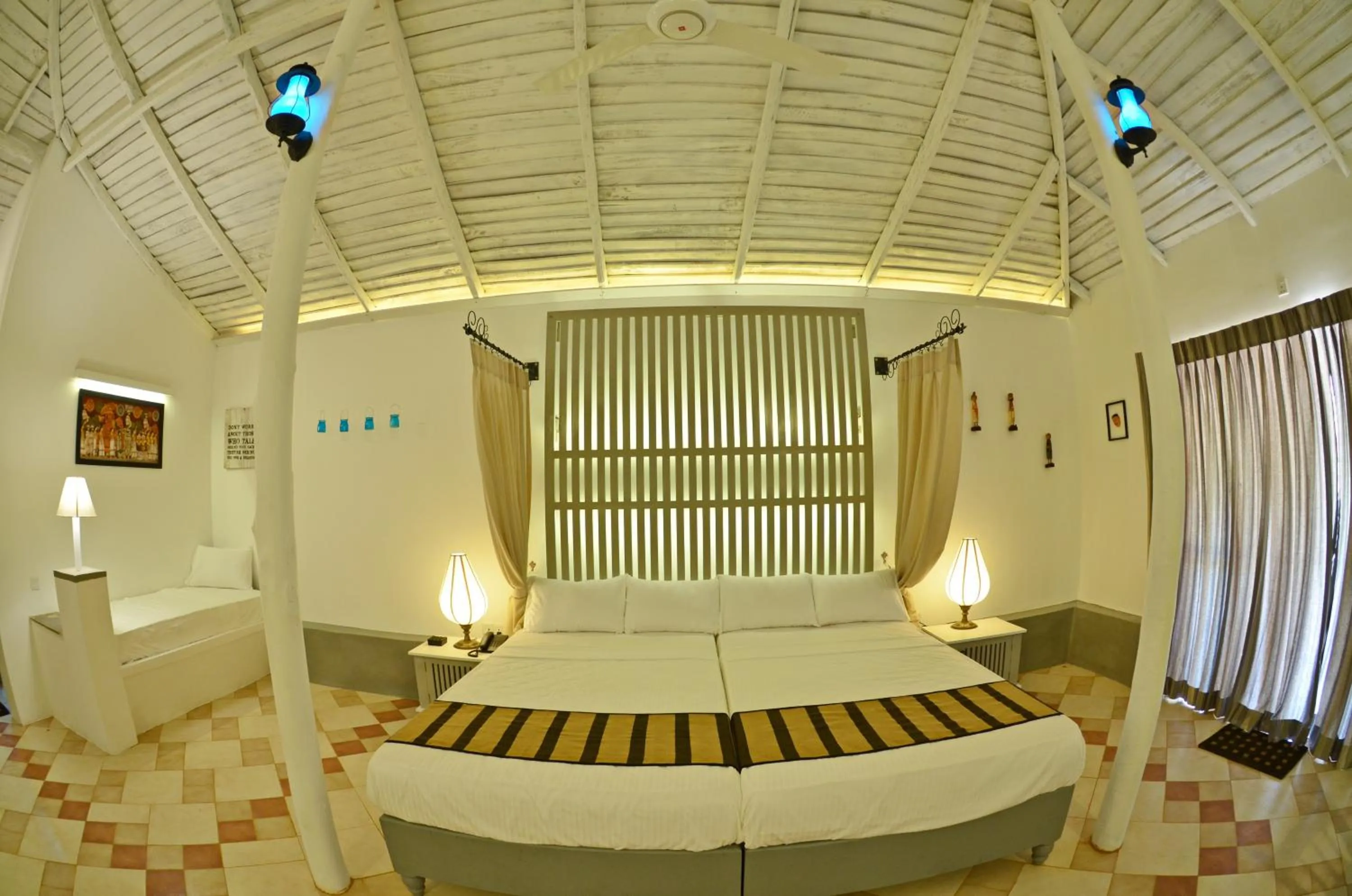Photo of the whole room, Bed in Rangiri Dambulla Resort