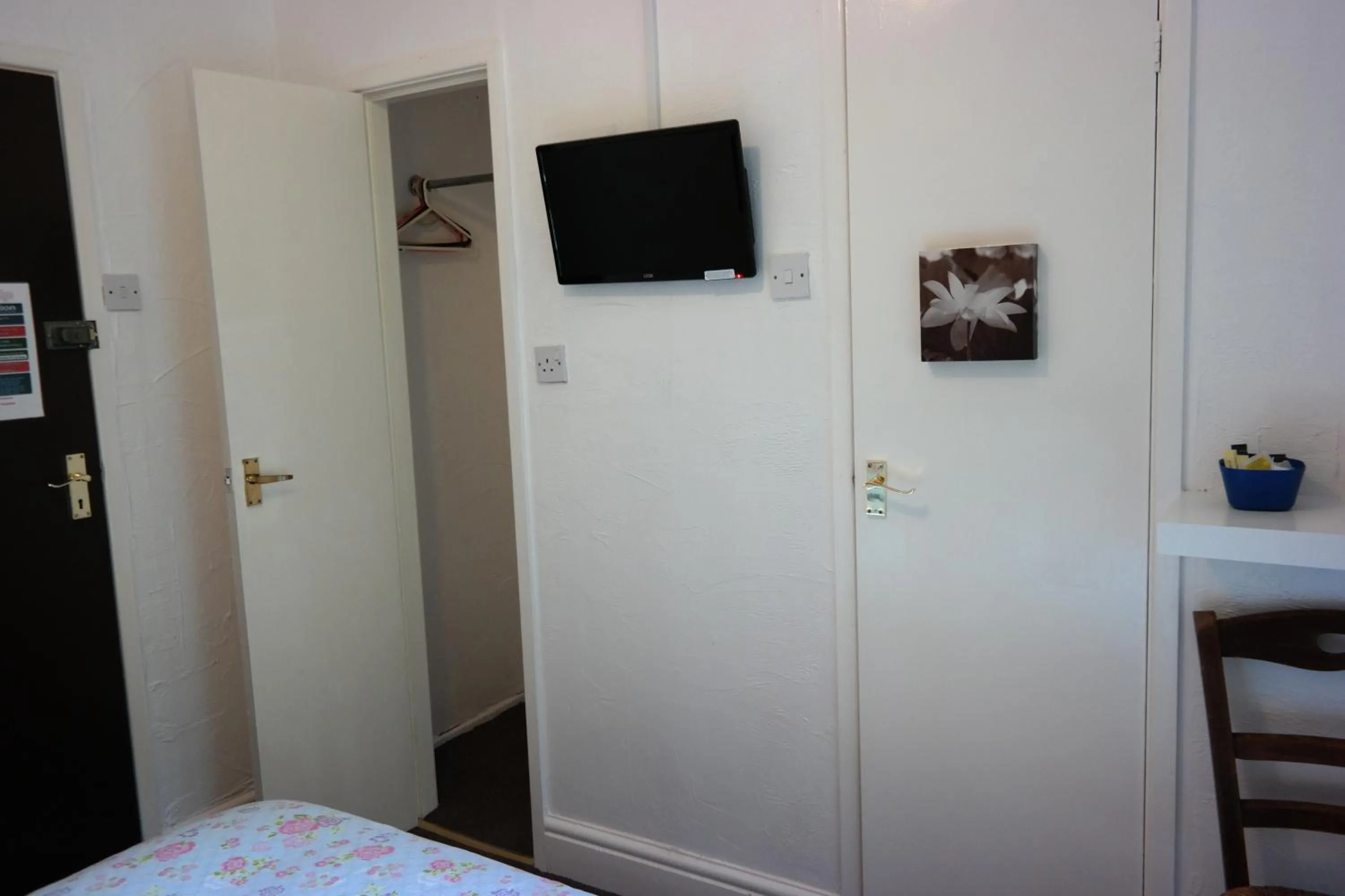 TV and multimedia, Bed in Cardoh Lodge