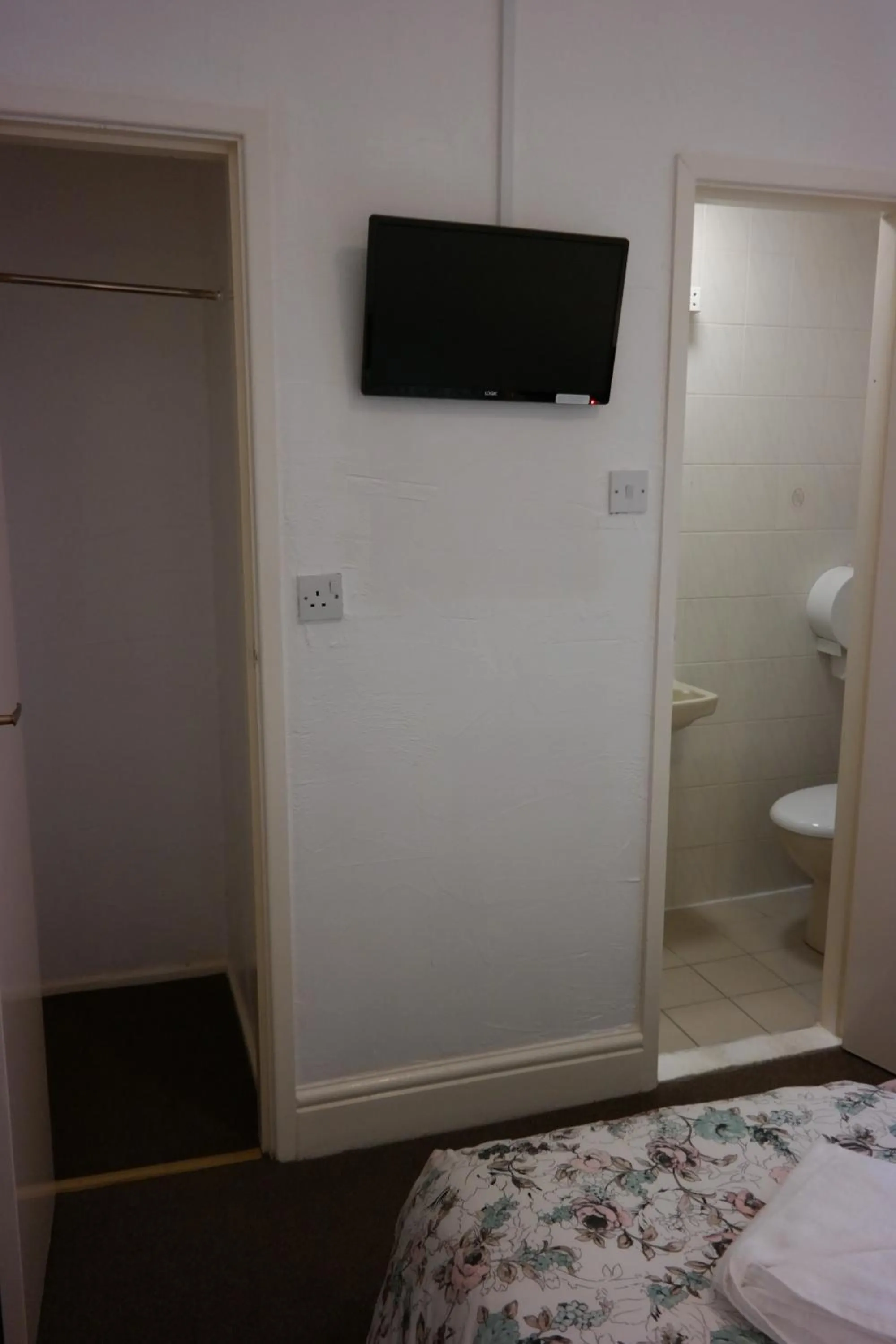 TV and multimedia, Bed in Cardoh Lodge