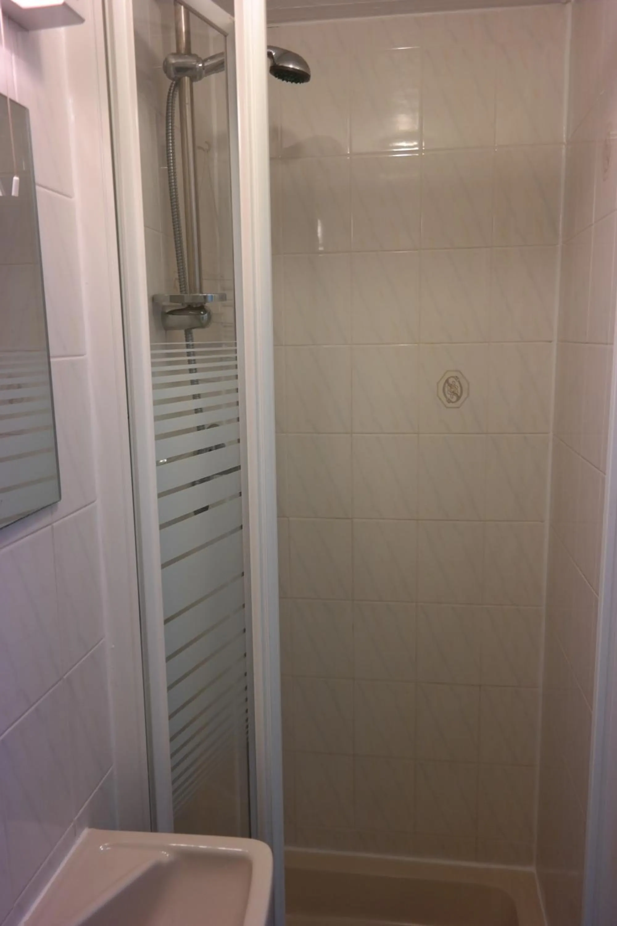Shower in Cardoh Lodge
