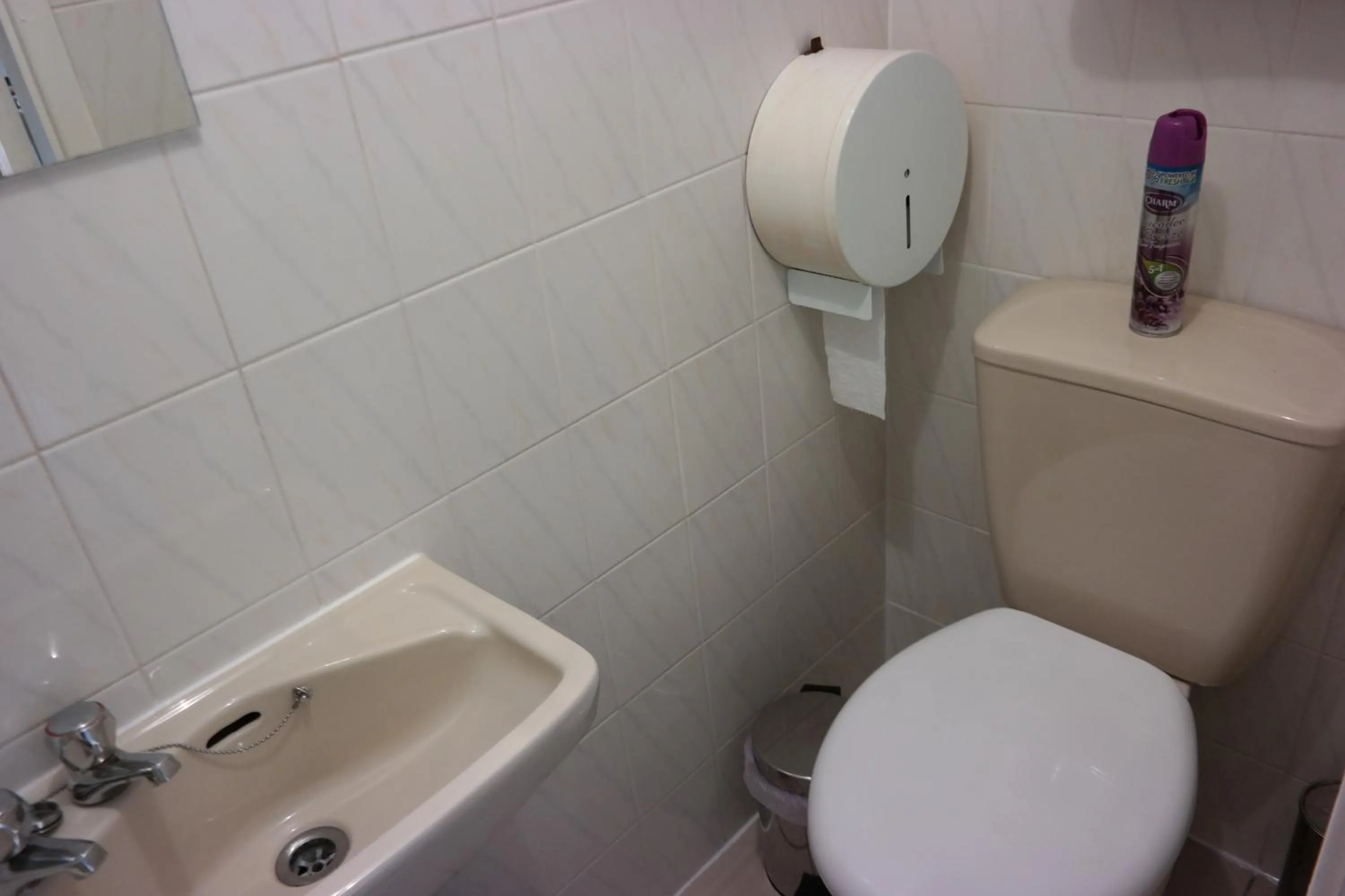 Bathroom in Cardoh Lodge