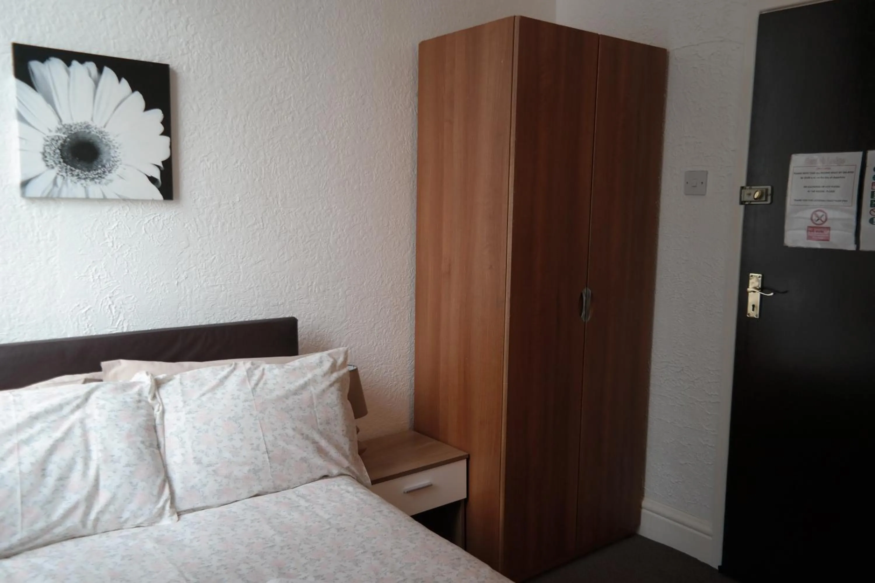 Bedroom, Bed in Cardoh Lodge