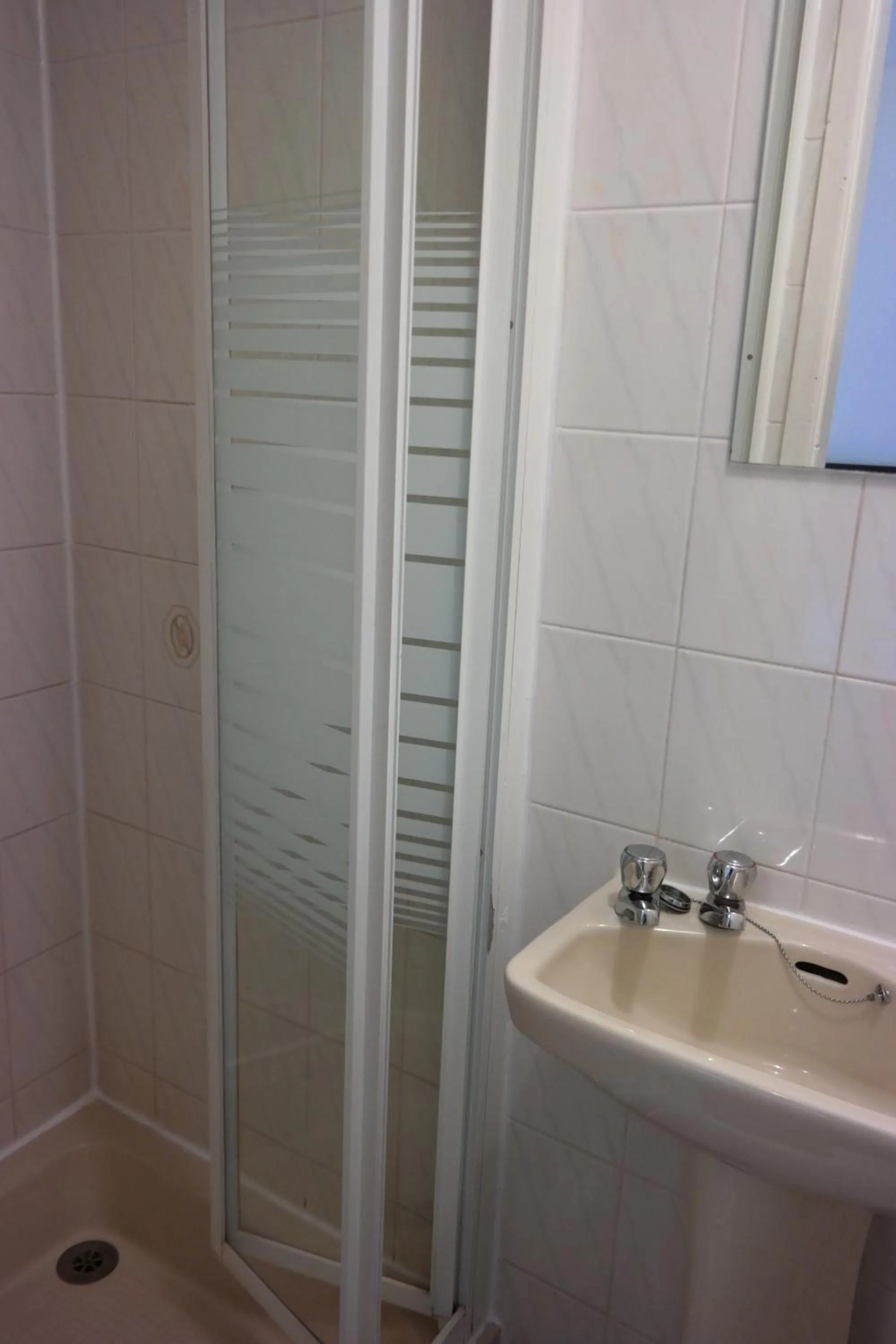 Shower in Cardoh Lodge