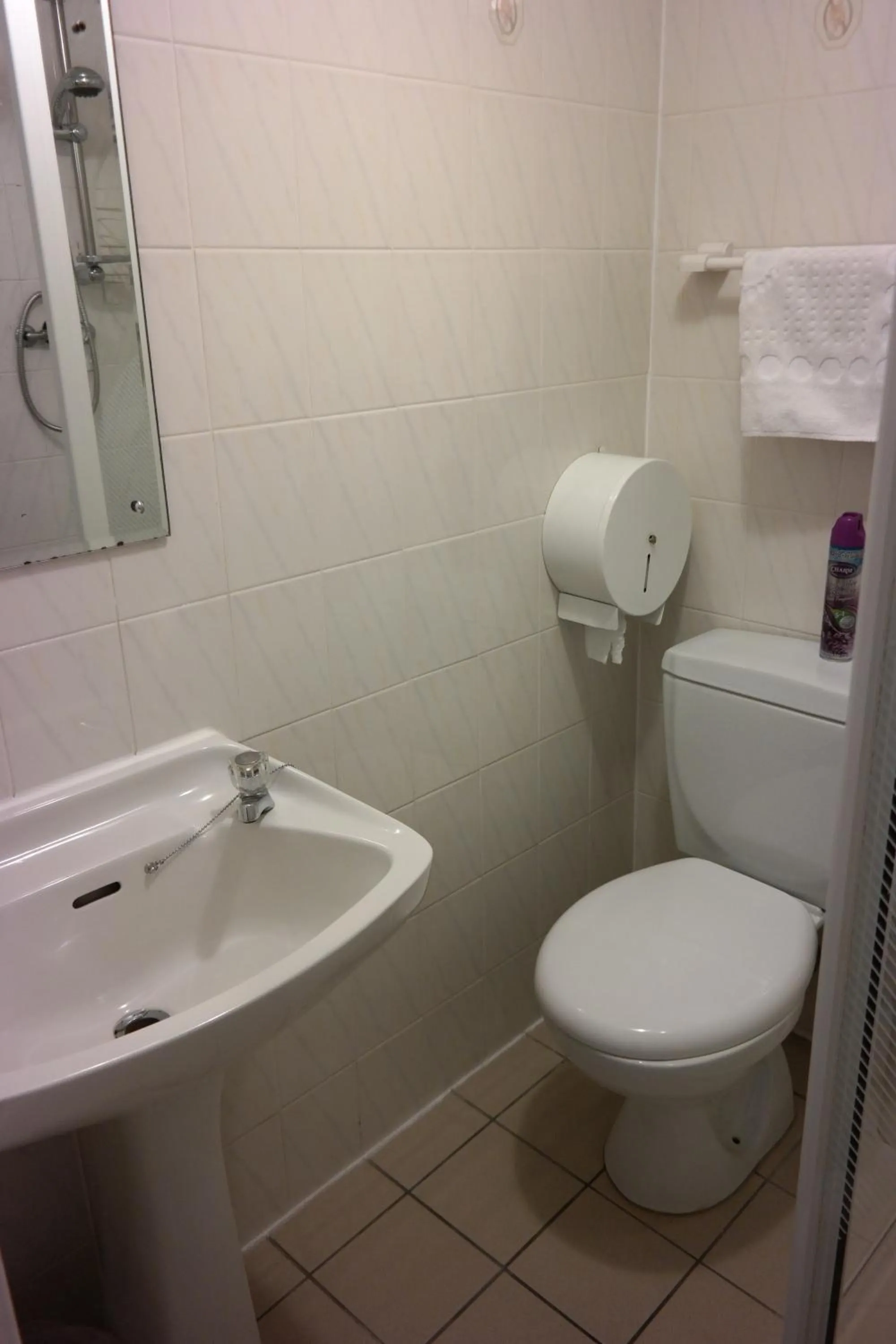 Bathroom in Cardoh Lodge