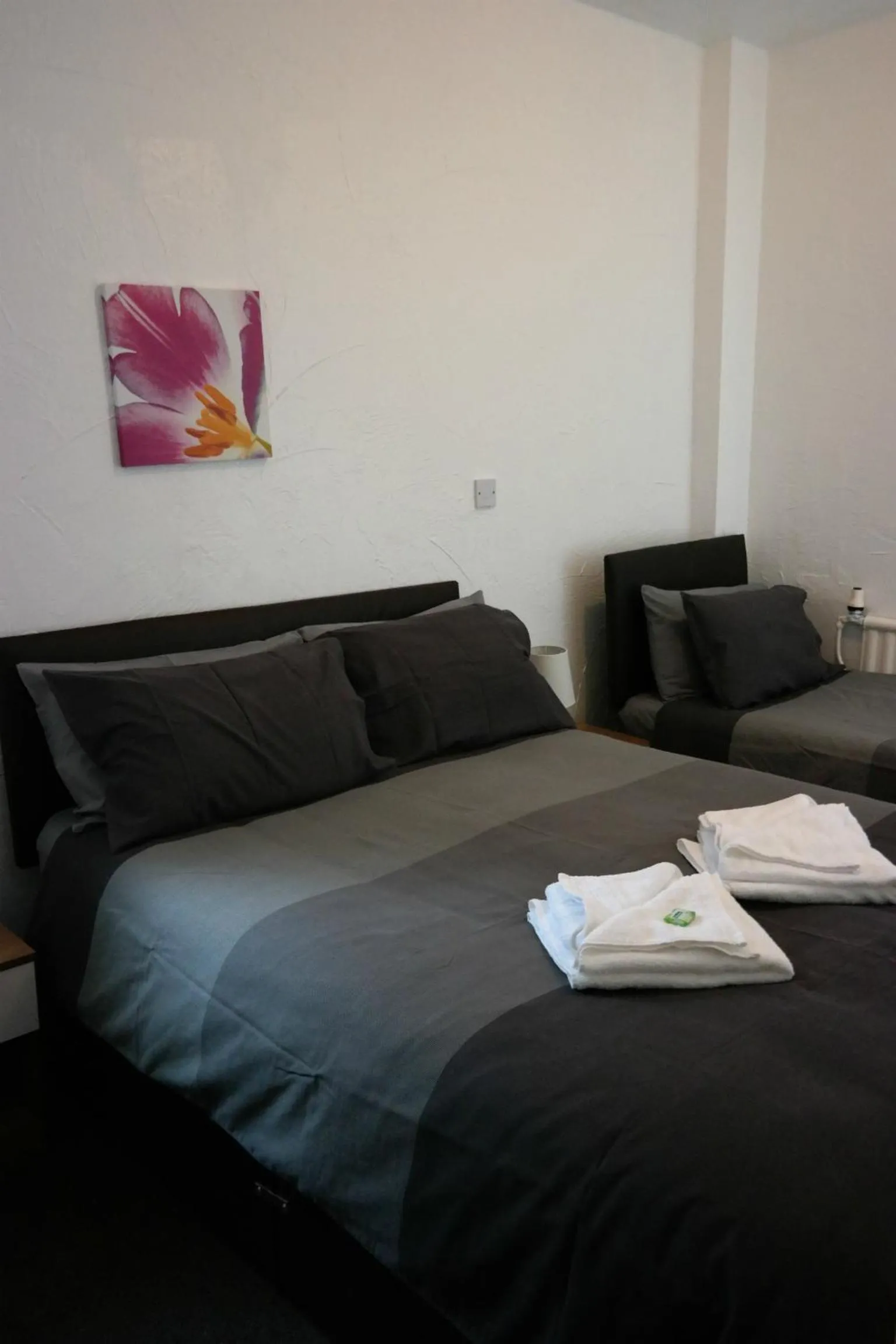 Bedroom, Bed in Cardoh Lodge