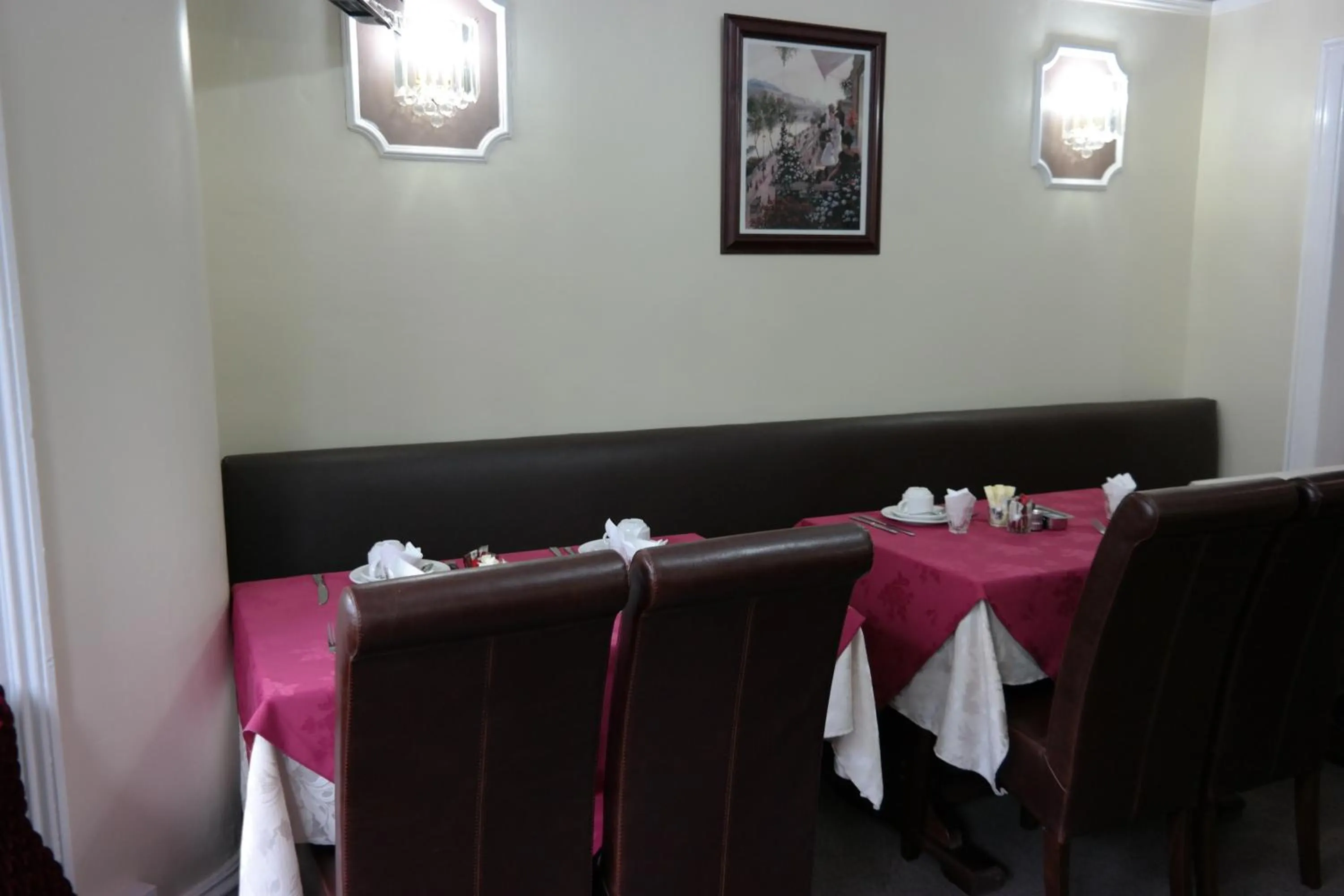 Restaurant/places to eat in Cardoh Lodge