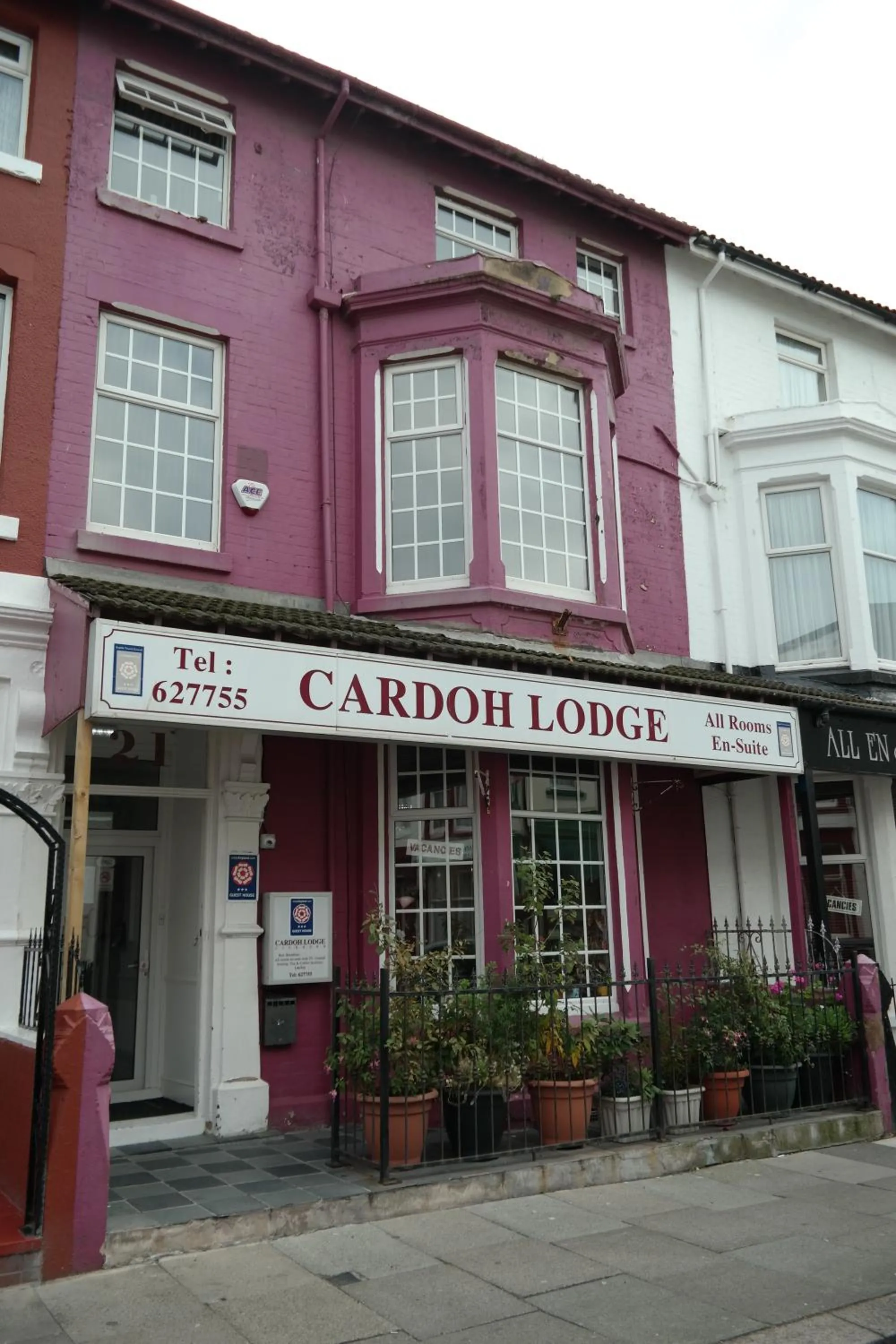 Facade/entrance in Cardoh Lodge