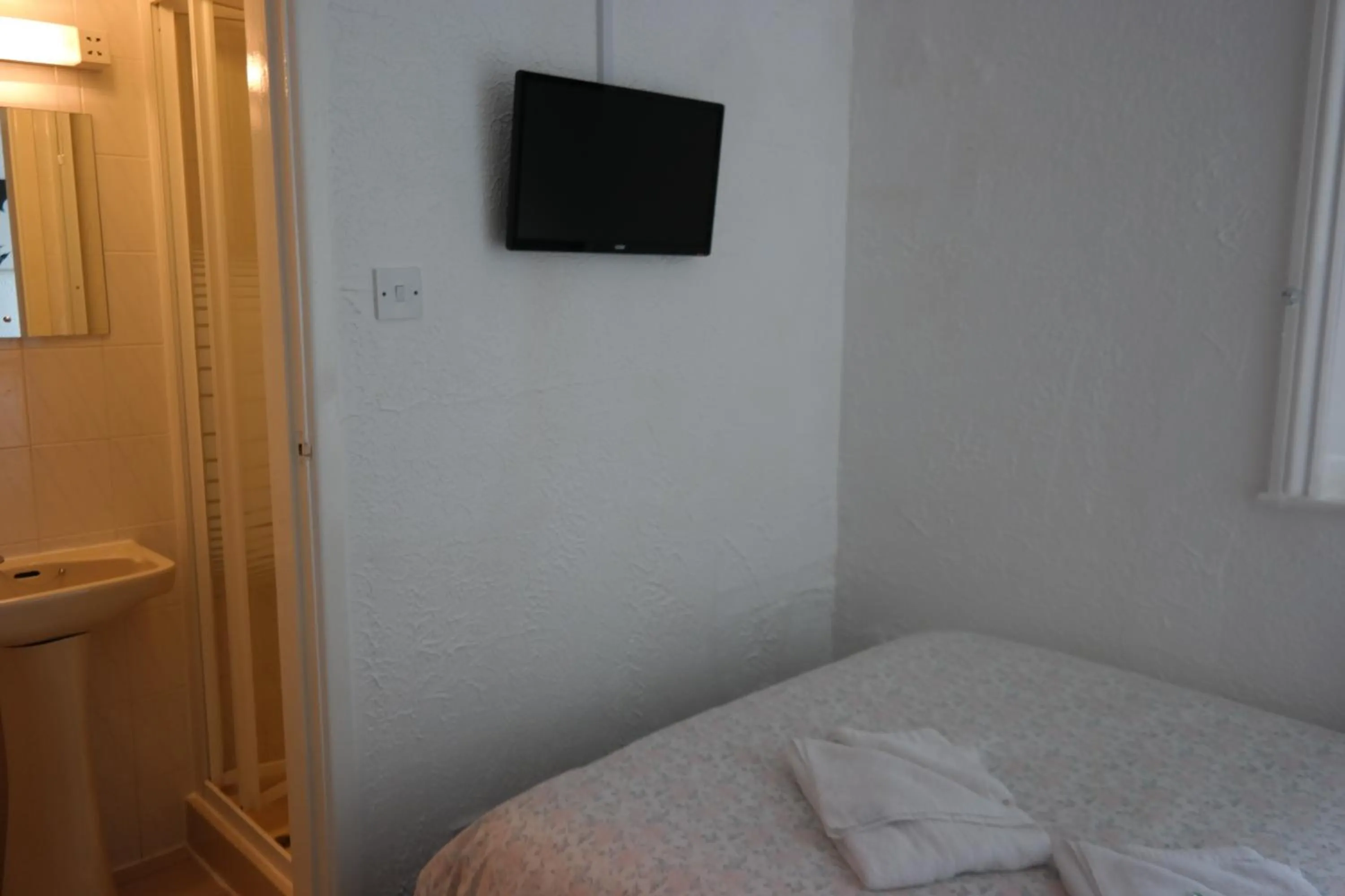 TV and multimedia, Bed in Cardoh Lodge
