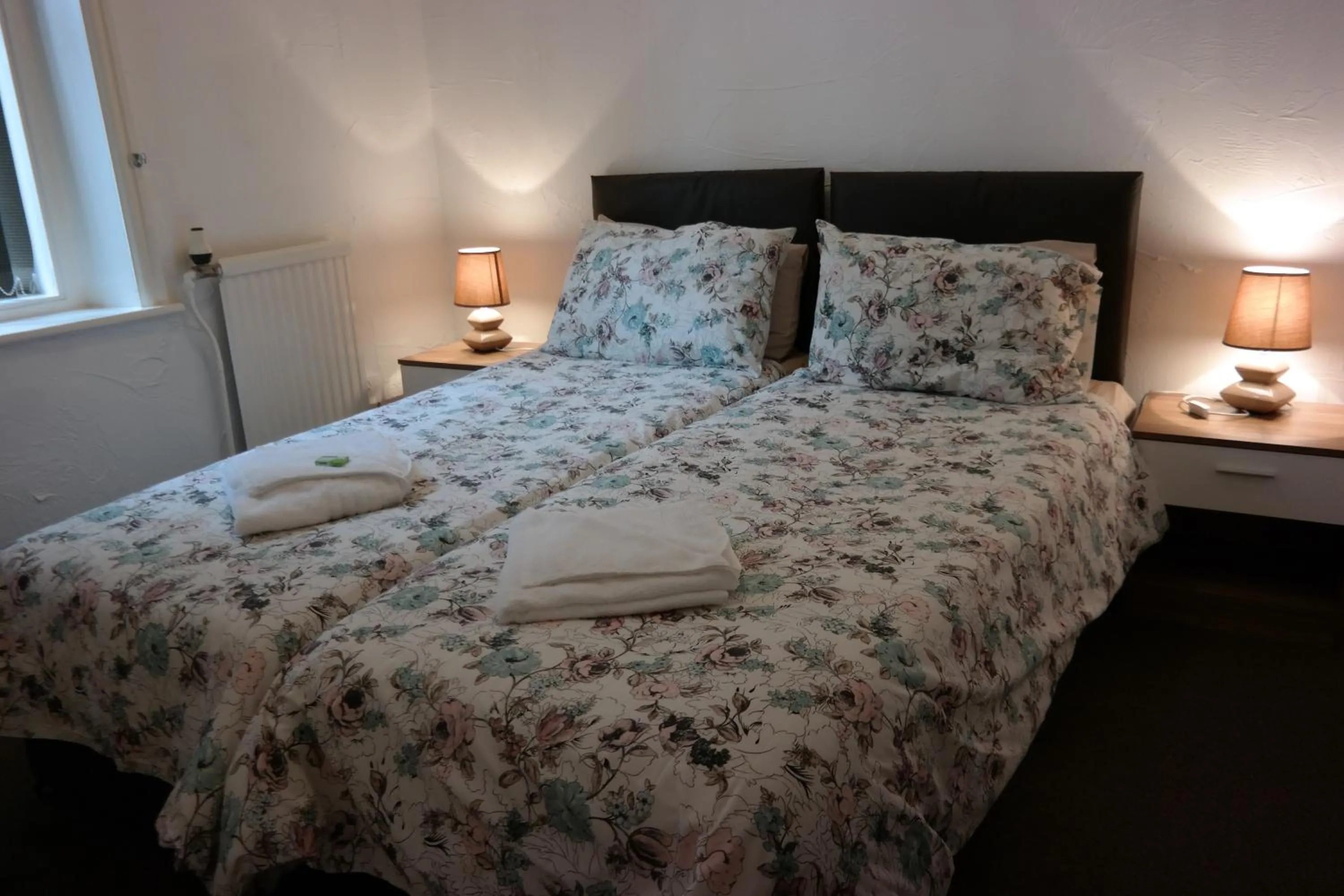 Bed in Cardoh Lodge