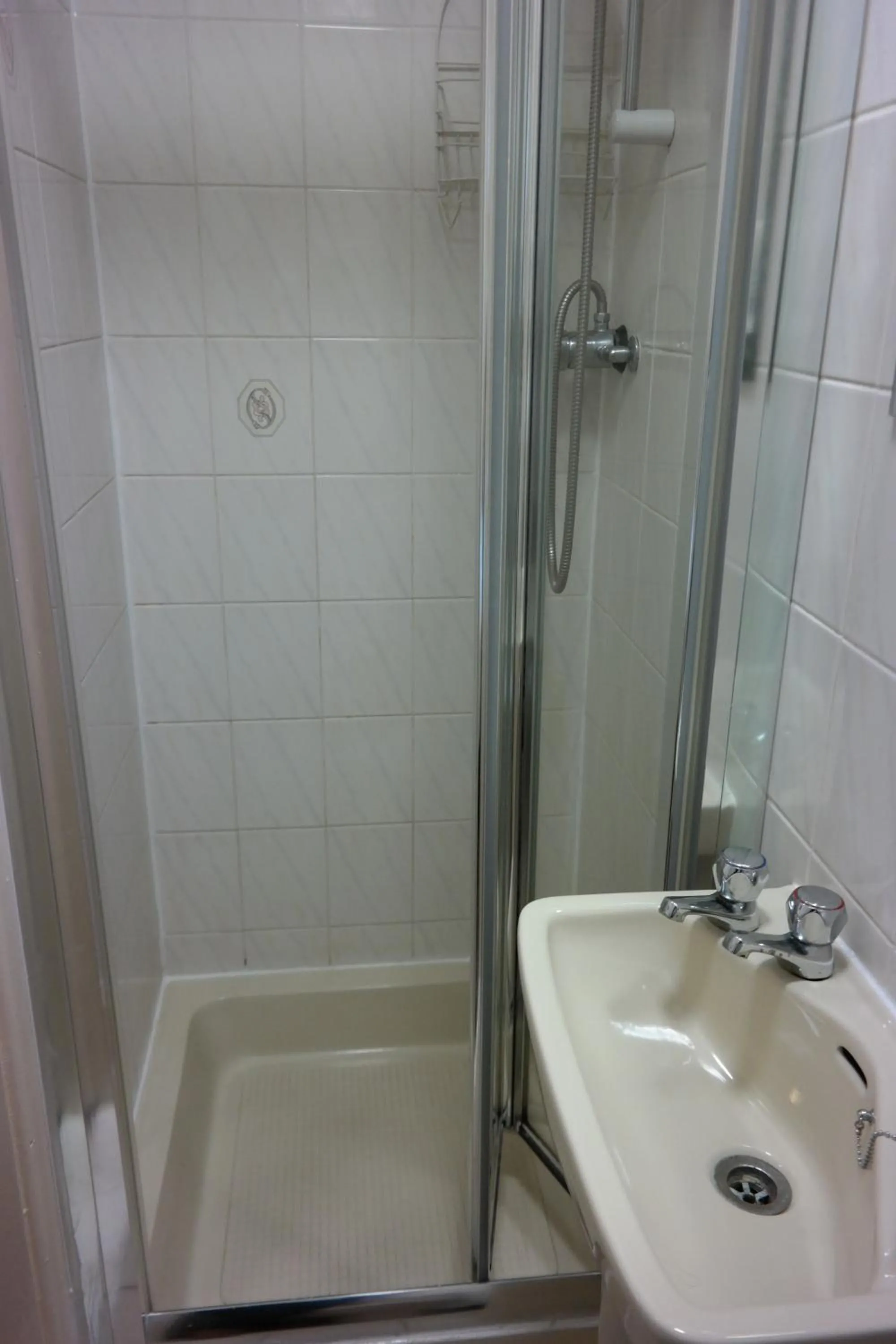 Bathroom in Cardoh Lodge