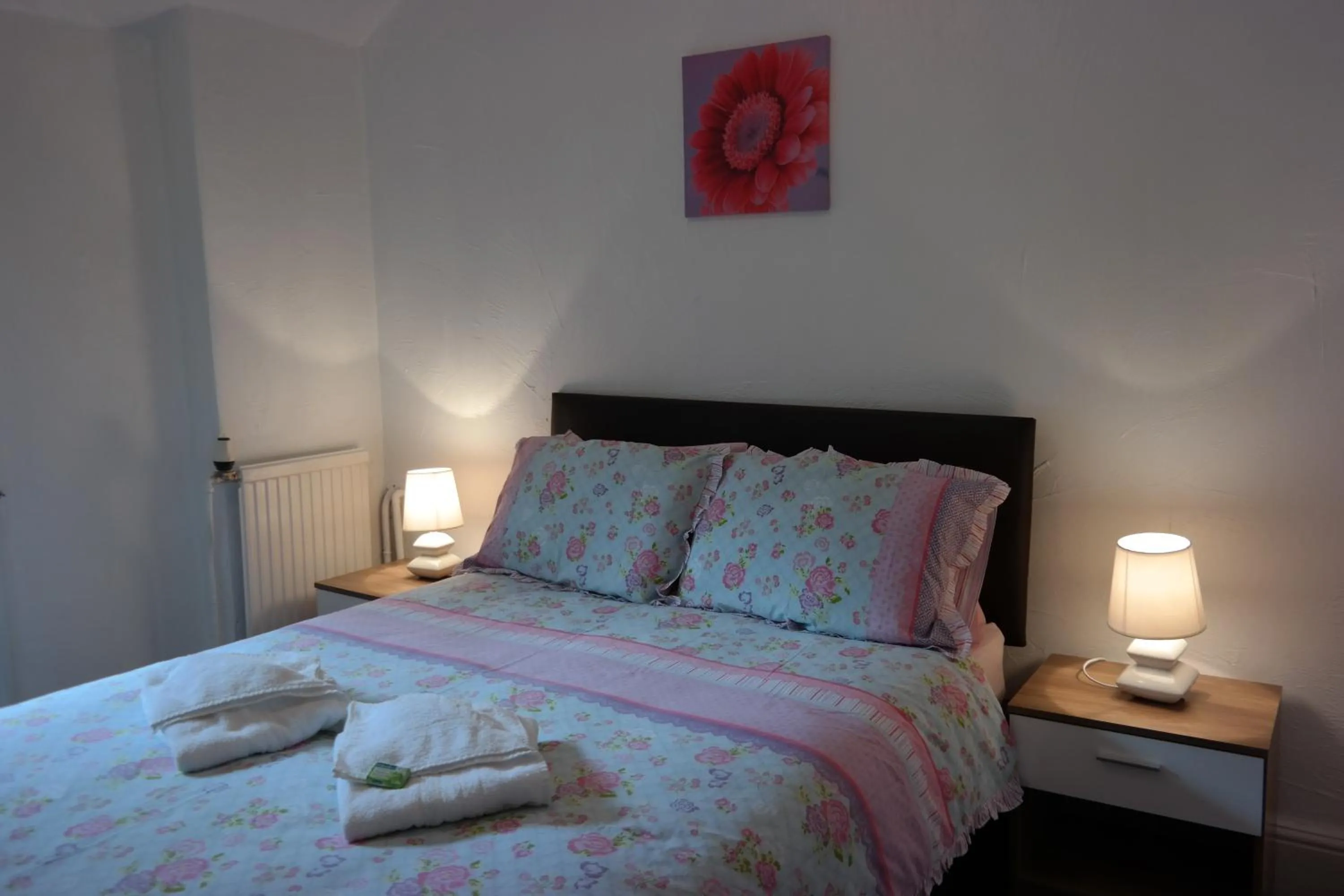 Bed in Cardoh Lodge