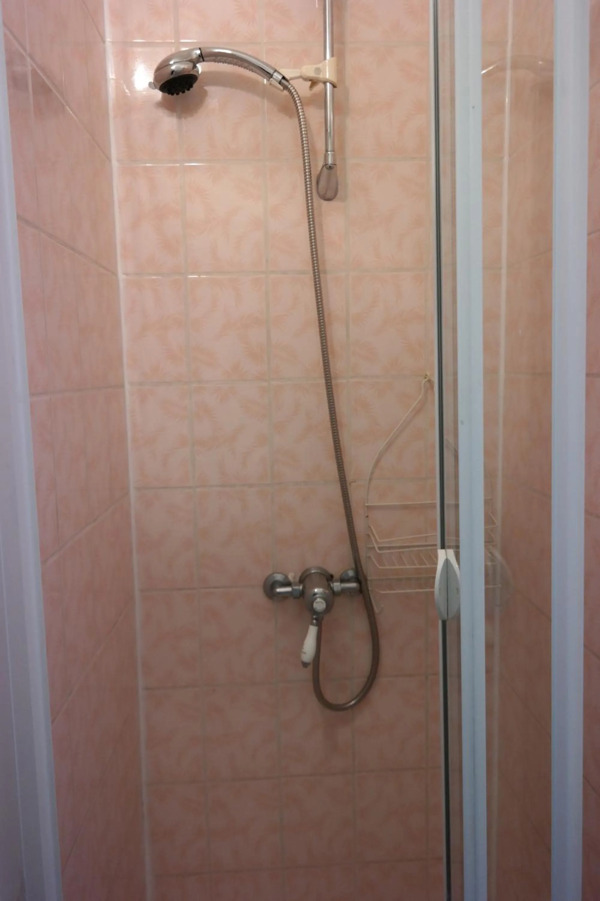 Shower in Cardoh Lodge