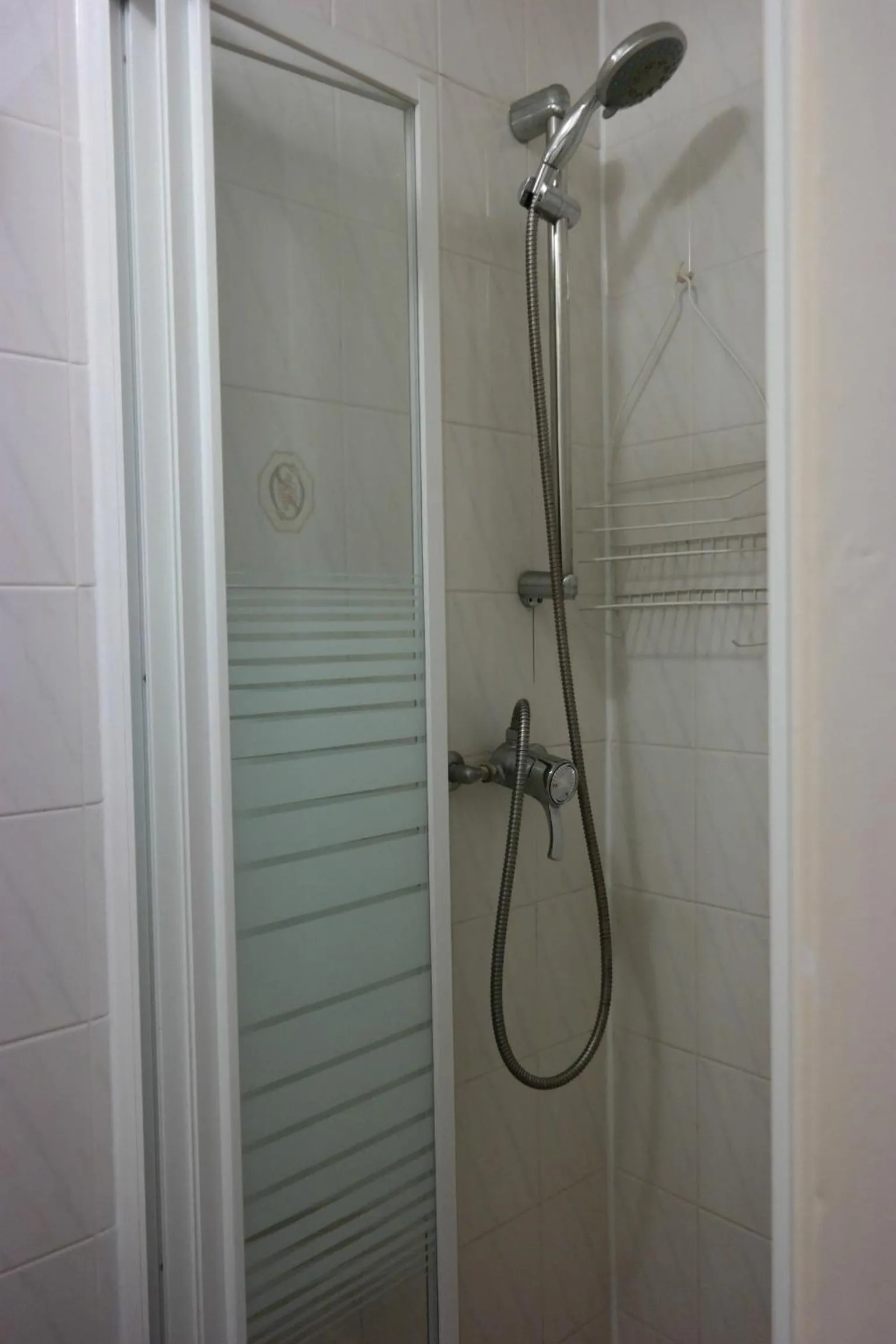 Shower in Cardoh Lodge
