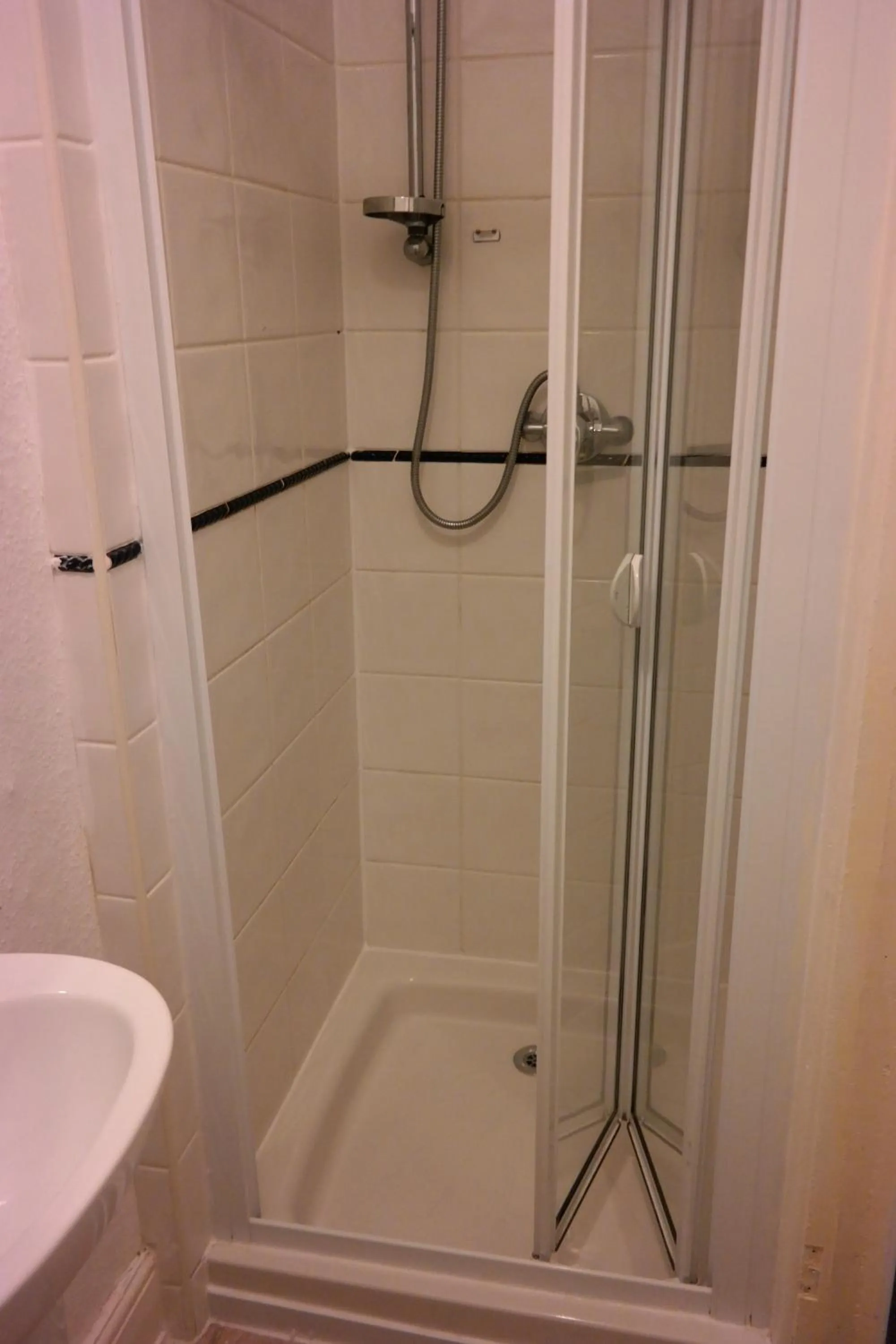Shower in Cardoh Lodge