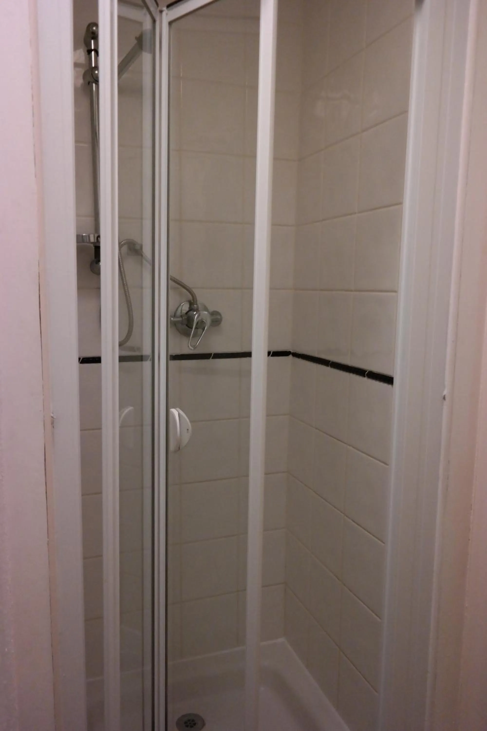Shower in Cardoh Lodge