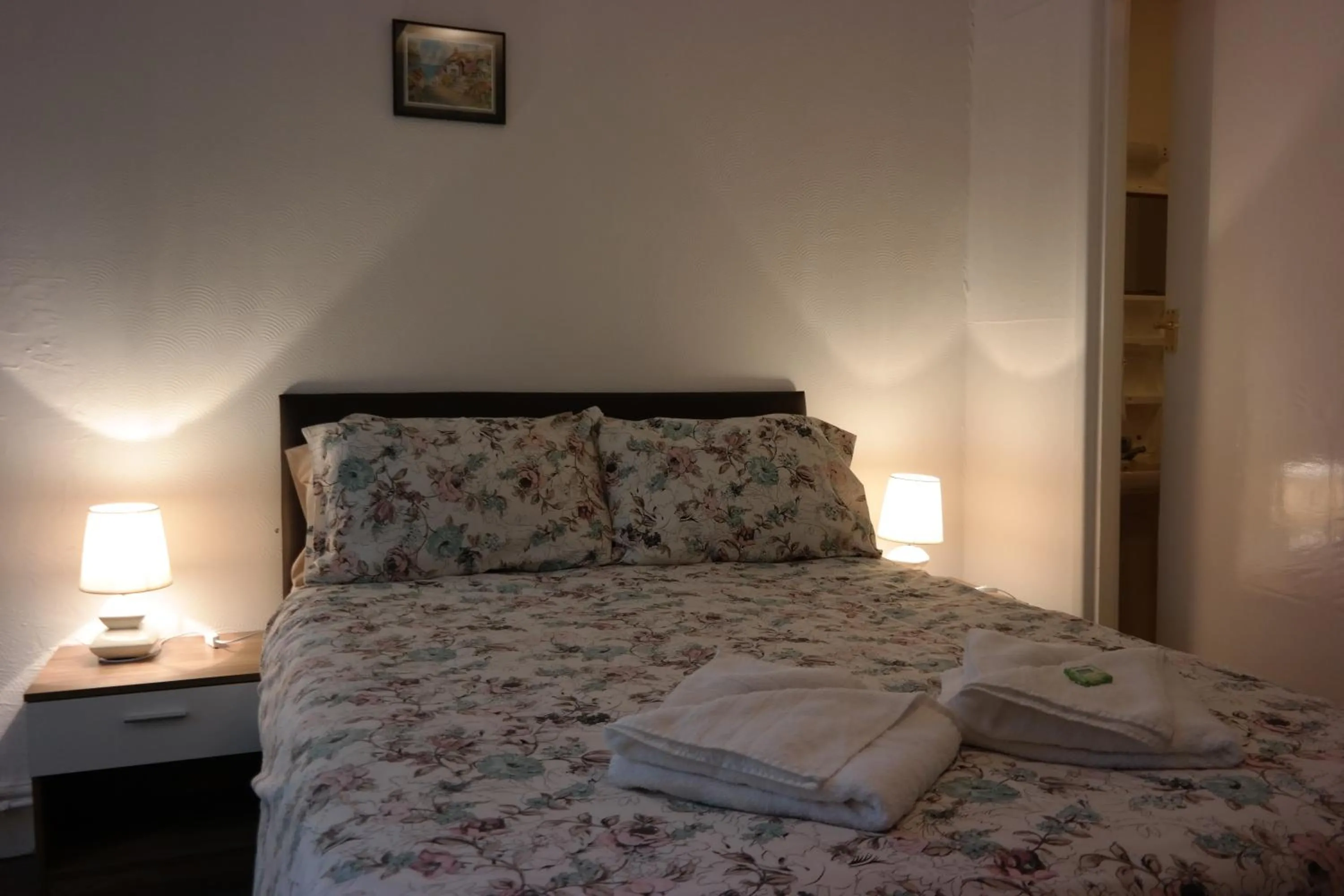 Bed in Cardoh Lodge