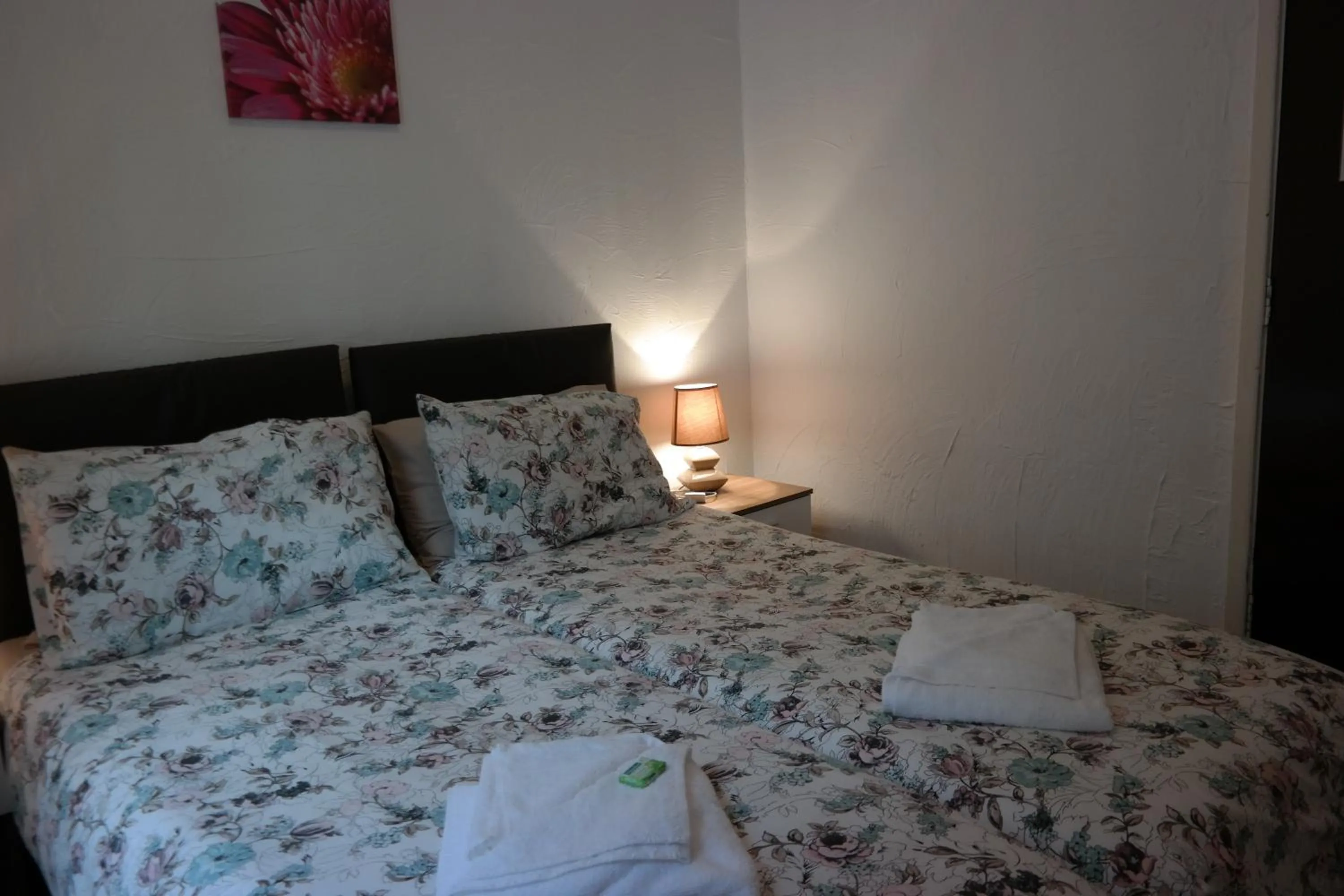 Bed in Cardoh Lodge
